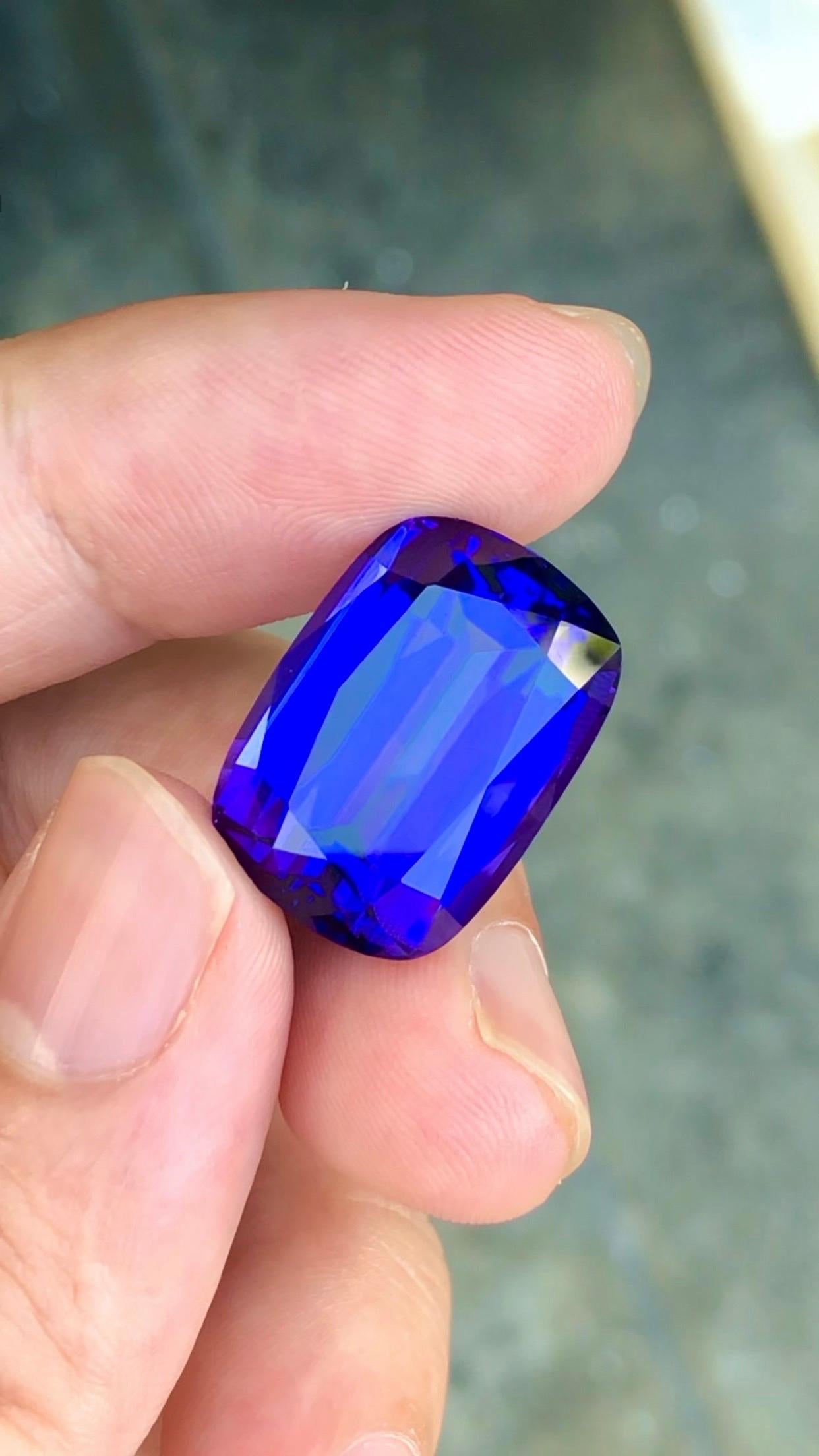 Taille coussin Natural Tanzanite 30.15 Carat Royal Blue Color en vente