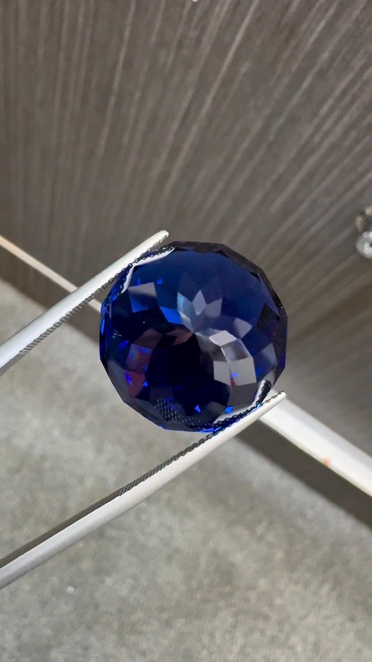 Taille coussin Natural Tanzanite 35.95 Carat Royal Blue Color en vente