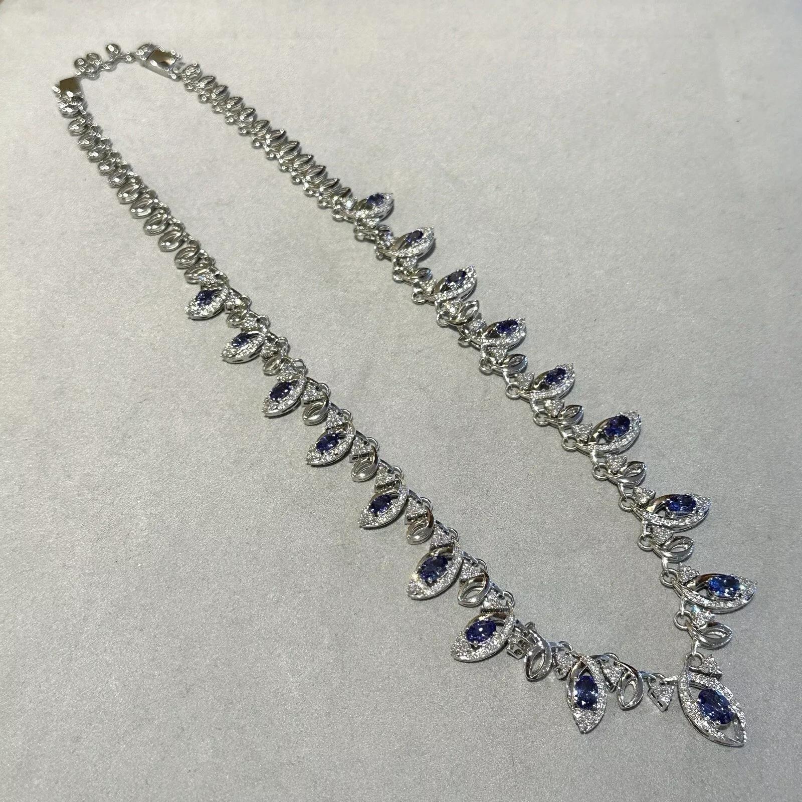 Collier ras du cou en or blanc 18 carats, Tanzanite naturelle et diamants Excellent état - En vente à La Jolla, CA