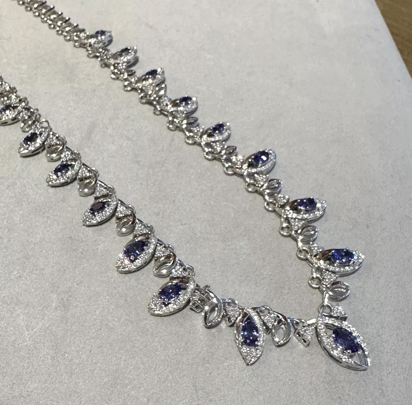 Collier ras du cou en or blanc 18 carats, Tanzanite naturelle et diamants en vente 2
