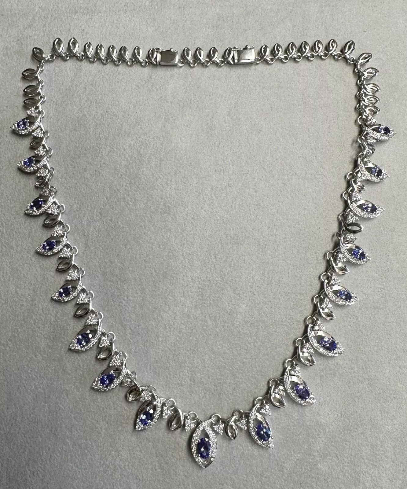 Collier ras du cou en or blanc 18 carats, Tanzanite naturelle et diamants en vente 3