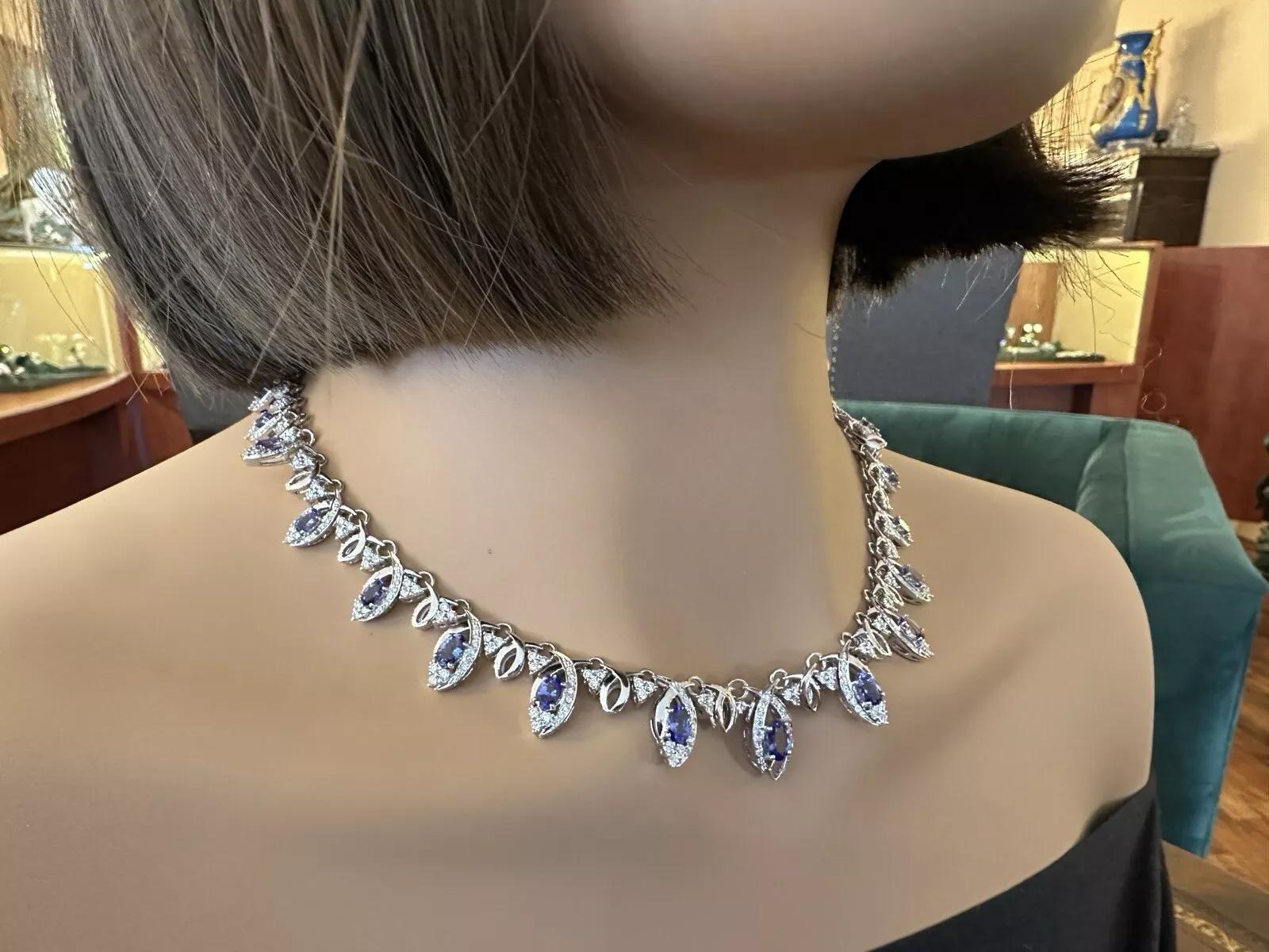 Collier ras du cou en or blanc 18 carats, Tanzanite naturelle et diamants en vente 4