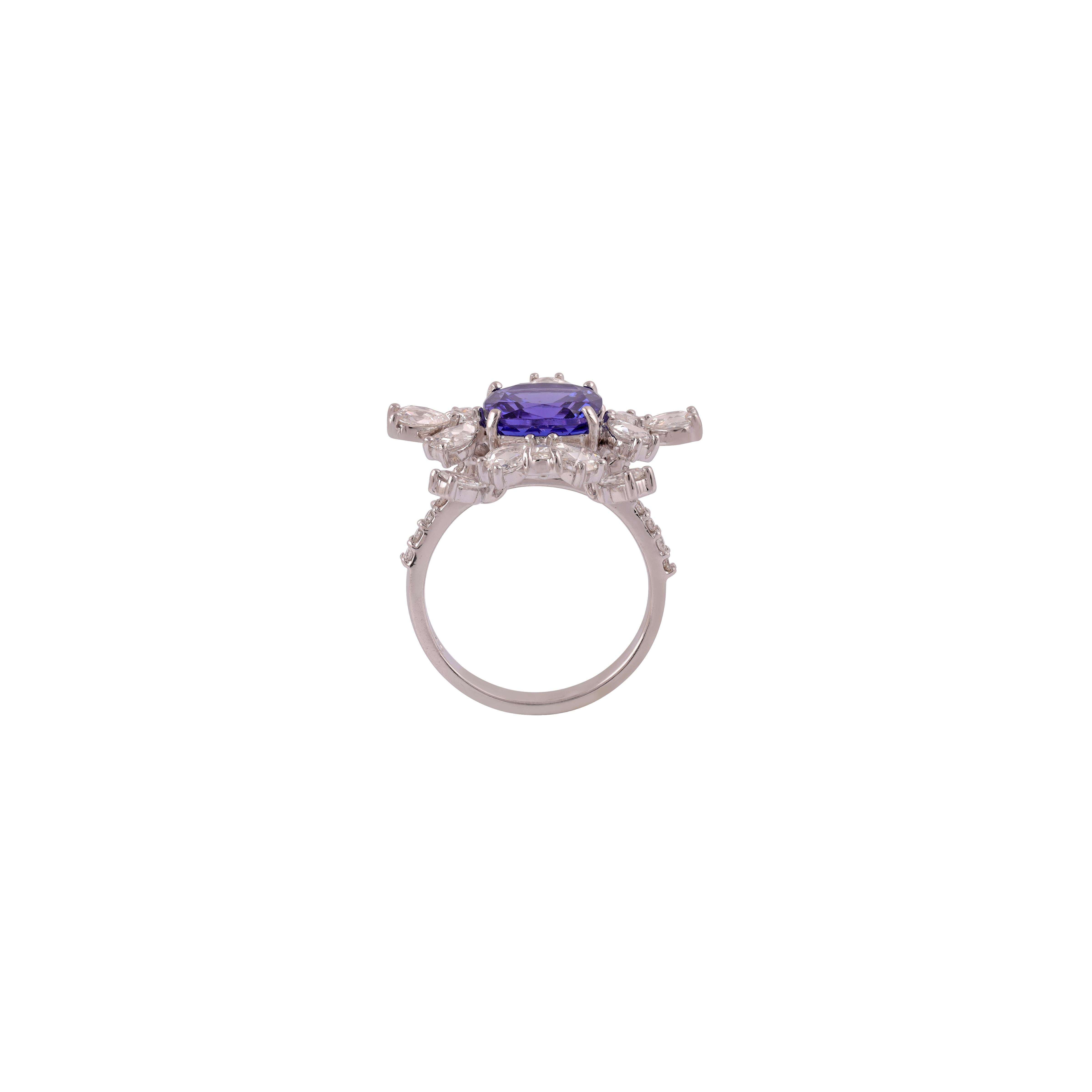 Contemporary  3.62 Carats Natural Tanzanite and Diamond Cocktail Ring 18k White Gold For Sale