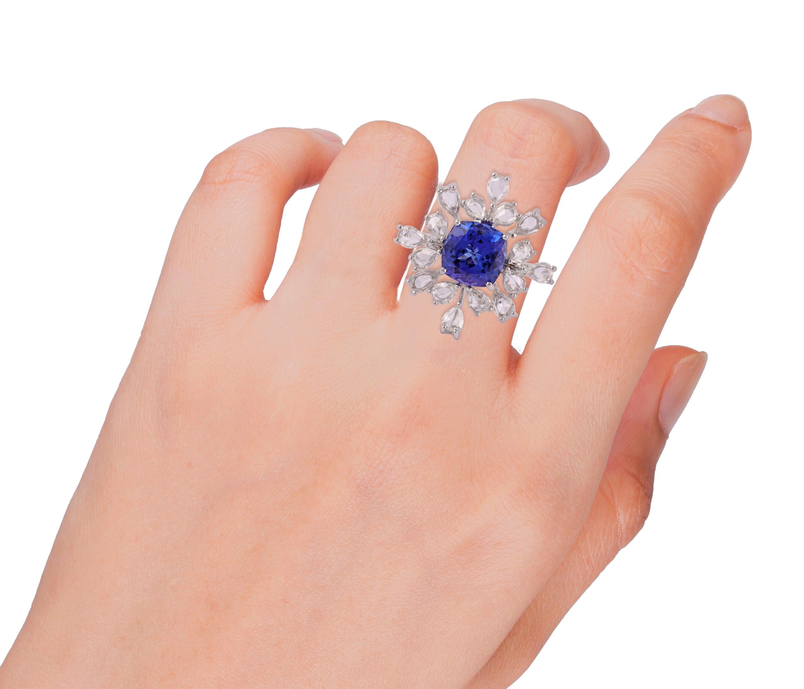  3.62 Carats Natural Tanzanite and Diamond Cocktail Ring 18k White Gold In New Condition For Sale In Jaipur, Rajasthan