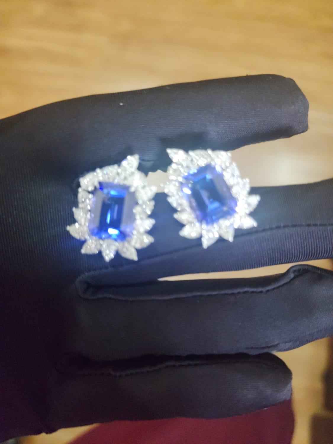 Mixed Cut Natural tanzanite and  diamond earring in 18k gold For Sale