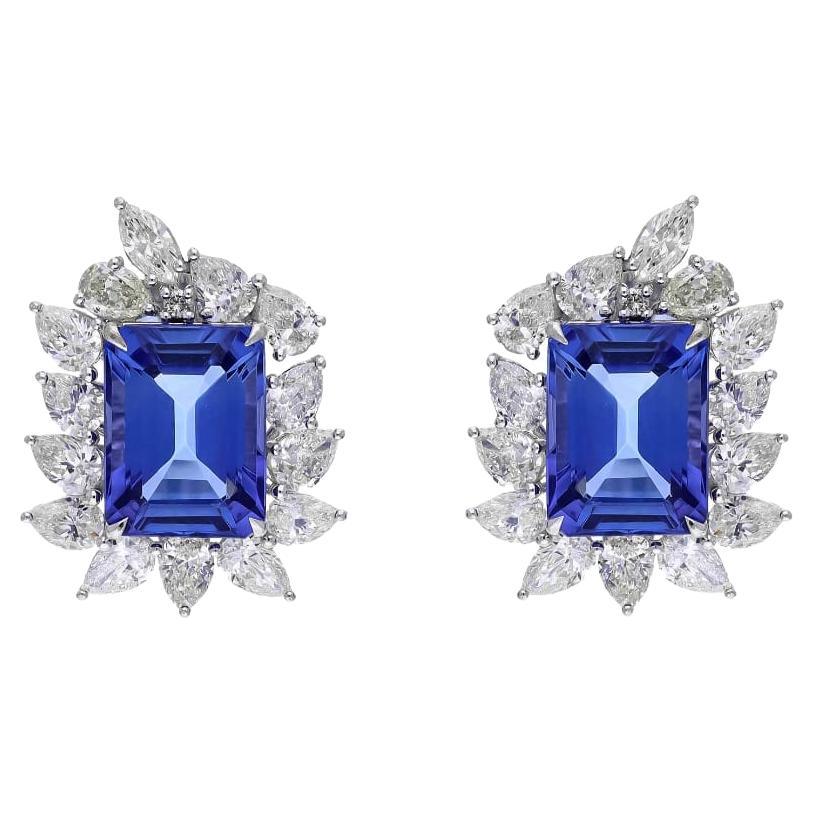 Natural tanzanite and  diamond earring in 18k gold For Sale