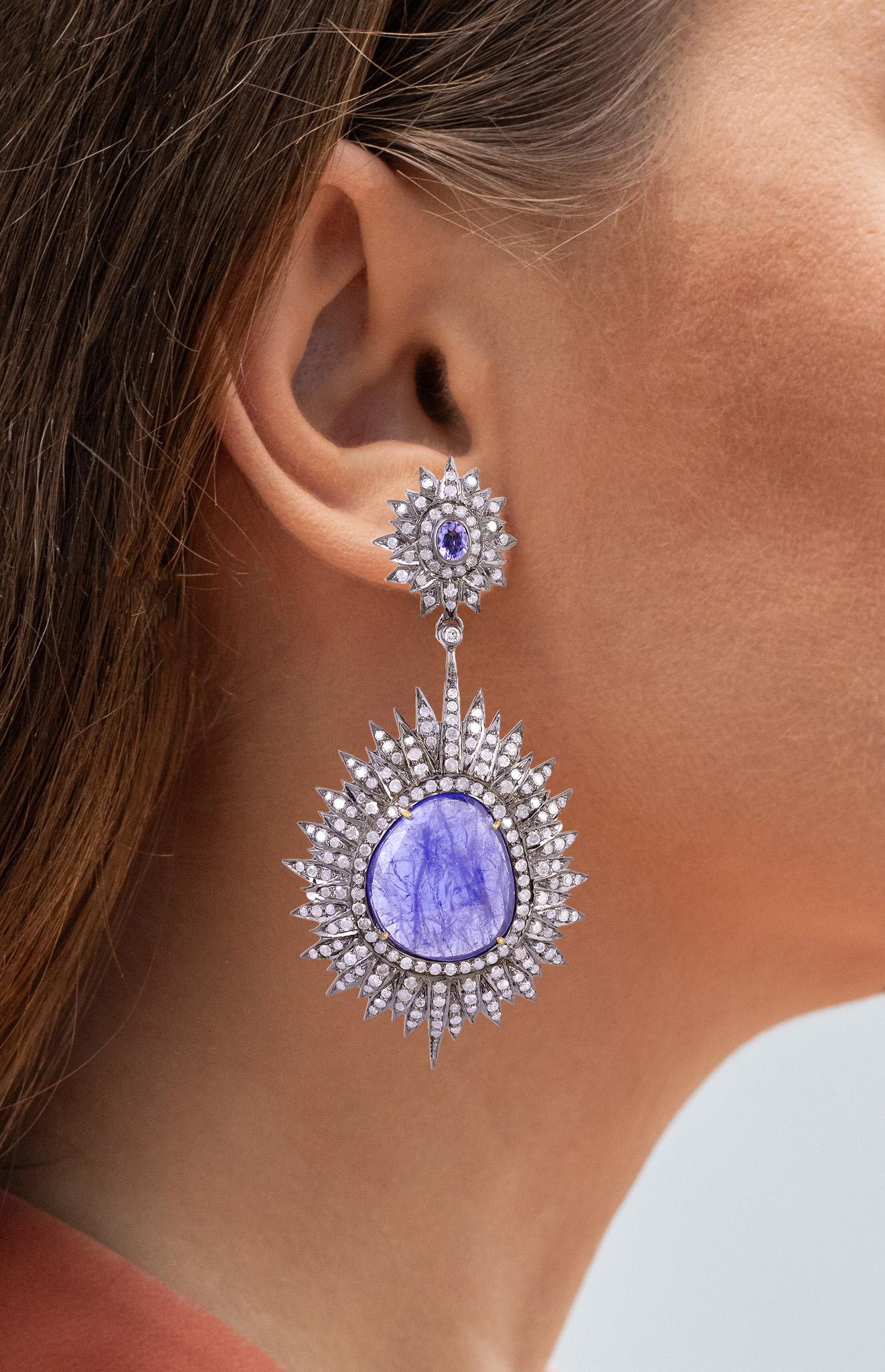 It comes with the appraisal by GIA GG/AJP
All Gemstones are Natural
Tanzanites = 21.25 Carats
Diamonds = 6.15 Carats
Cut: Mixed Cut
Earrings Dimensions: 75 x 38 mm
Metal: 18K Gold & Silver