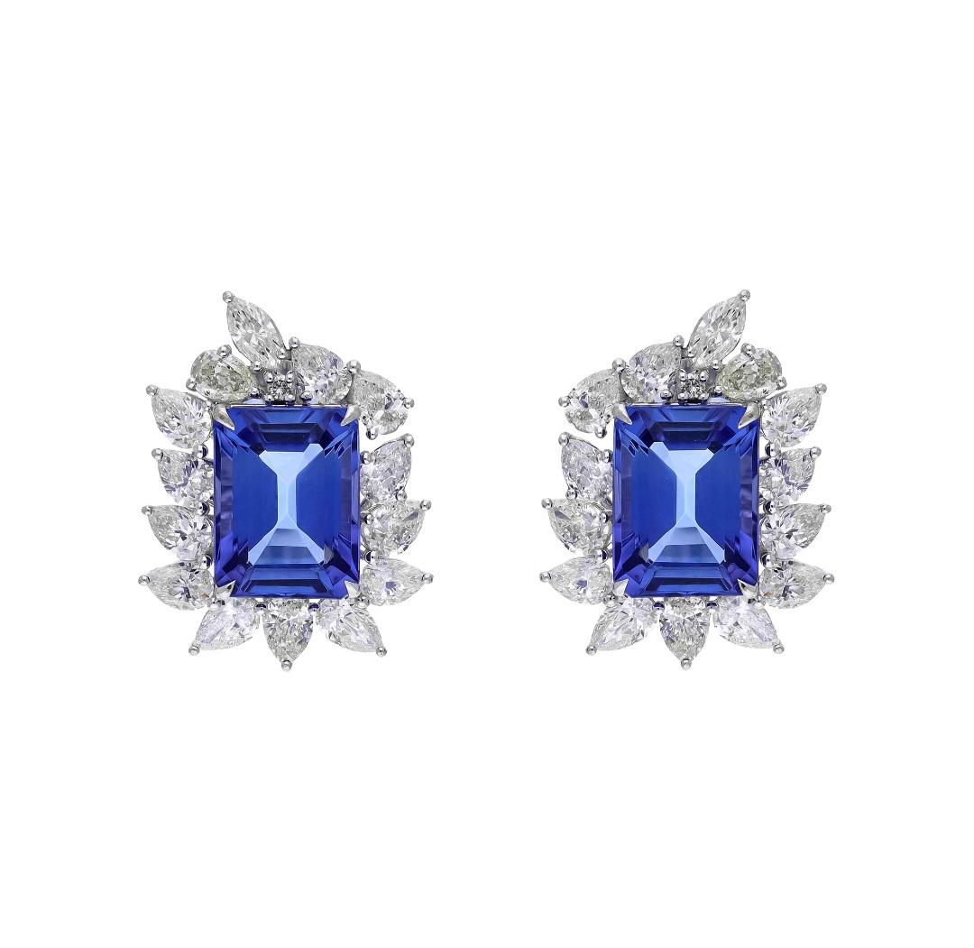 Antique Cushion Cut Natural tanzanite and natural diamond earrings in 18k gold For Sale