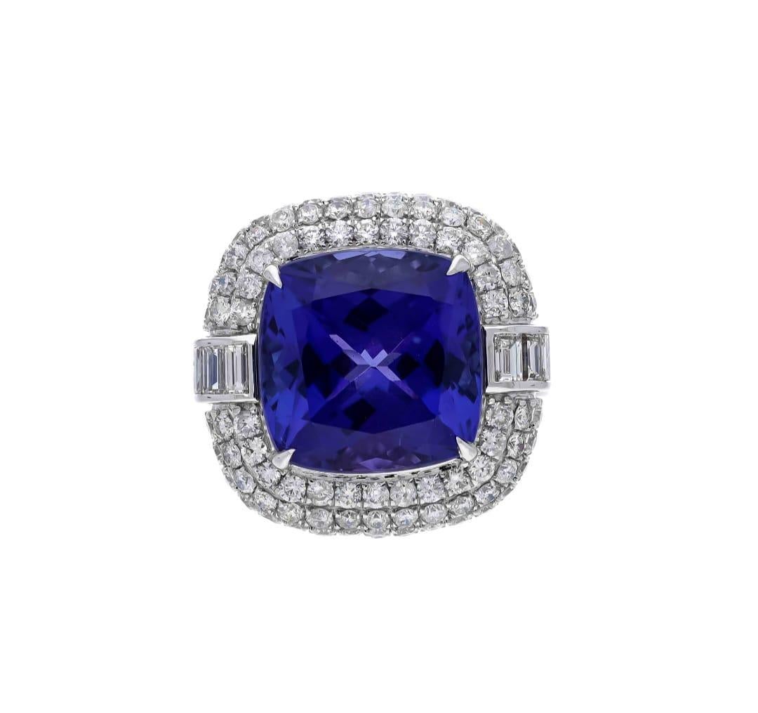 Natural tanzanite and natural diamonds ring in 18k gold For Sale 3