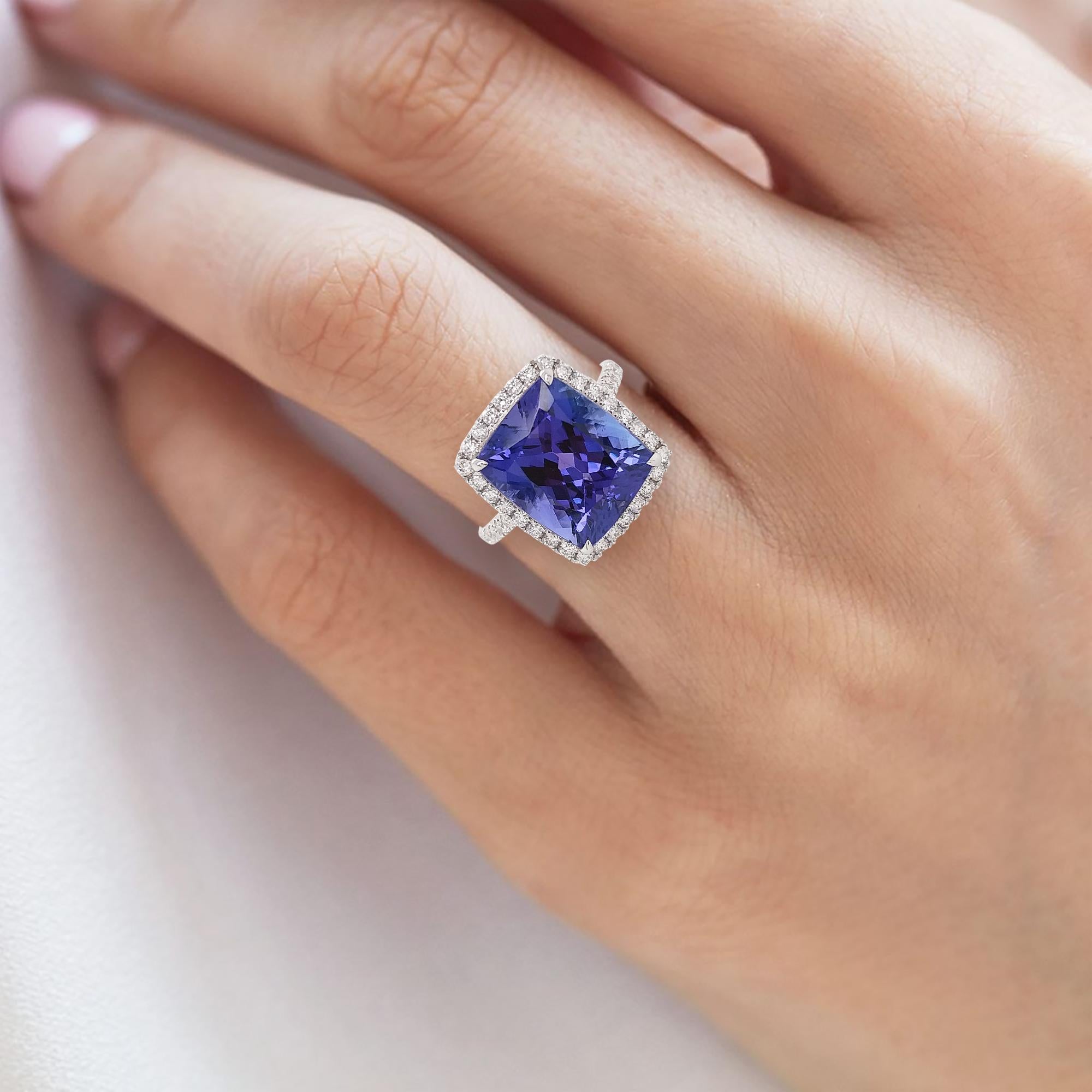 HYT Natural Tanzanite and White Diamond in Platinum Solitaire Ring In New Condition In Hong Kong, HK