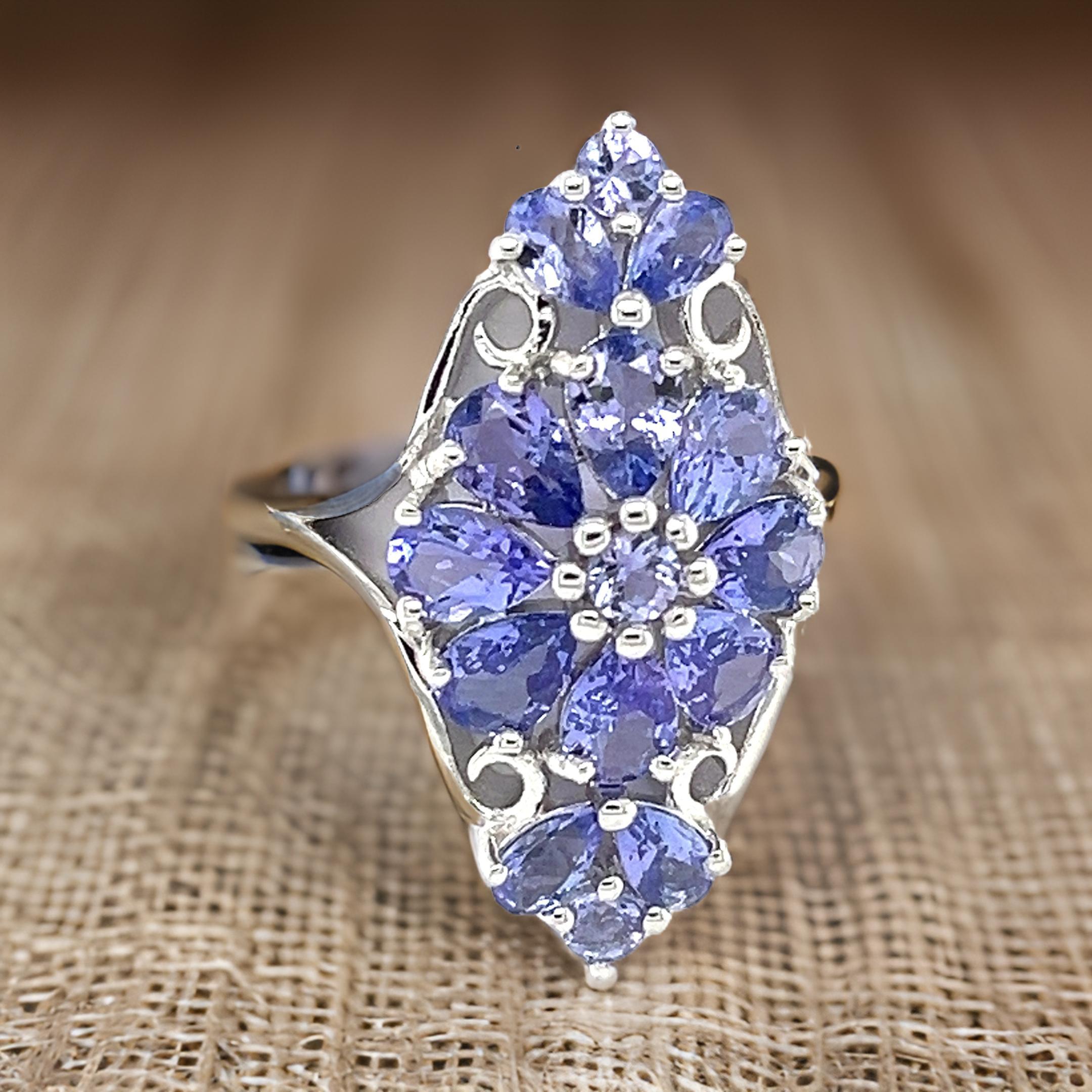 Anello di tanzanite, anello a grappolo in argento sterling con pera di tanzanite naturale, pietra di nascita di dicembre, anello di tanzanite in argento per donna, regalo da damigella d'onore

♥ Benvenuti su Blue Star Gems I nostri gioielli gioiosi