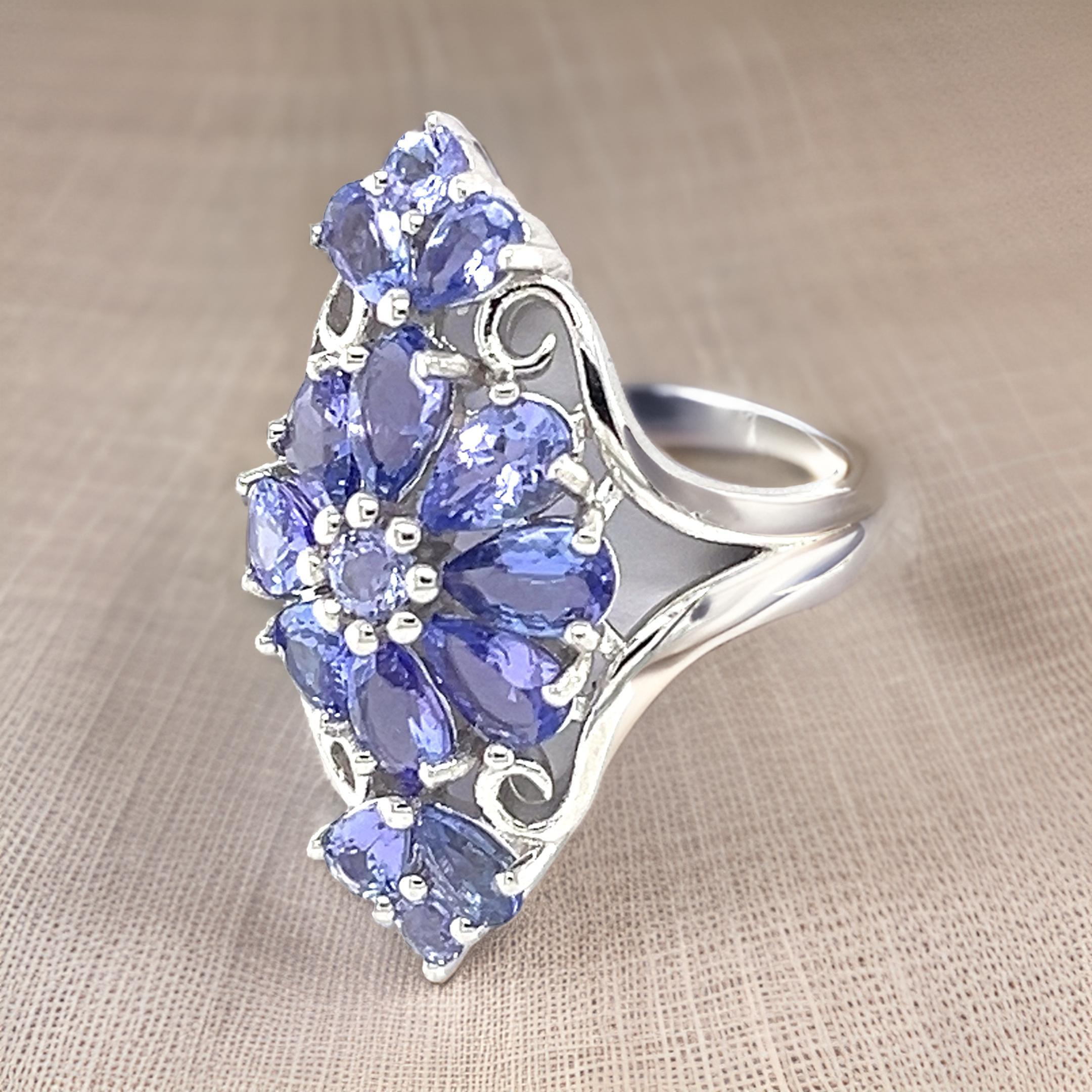 Taglio a goccia Anello a grappolo di tanzanite naturale Pietra di nascita di dicembre Gioielli in argento Sterling 925 in vendita