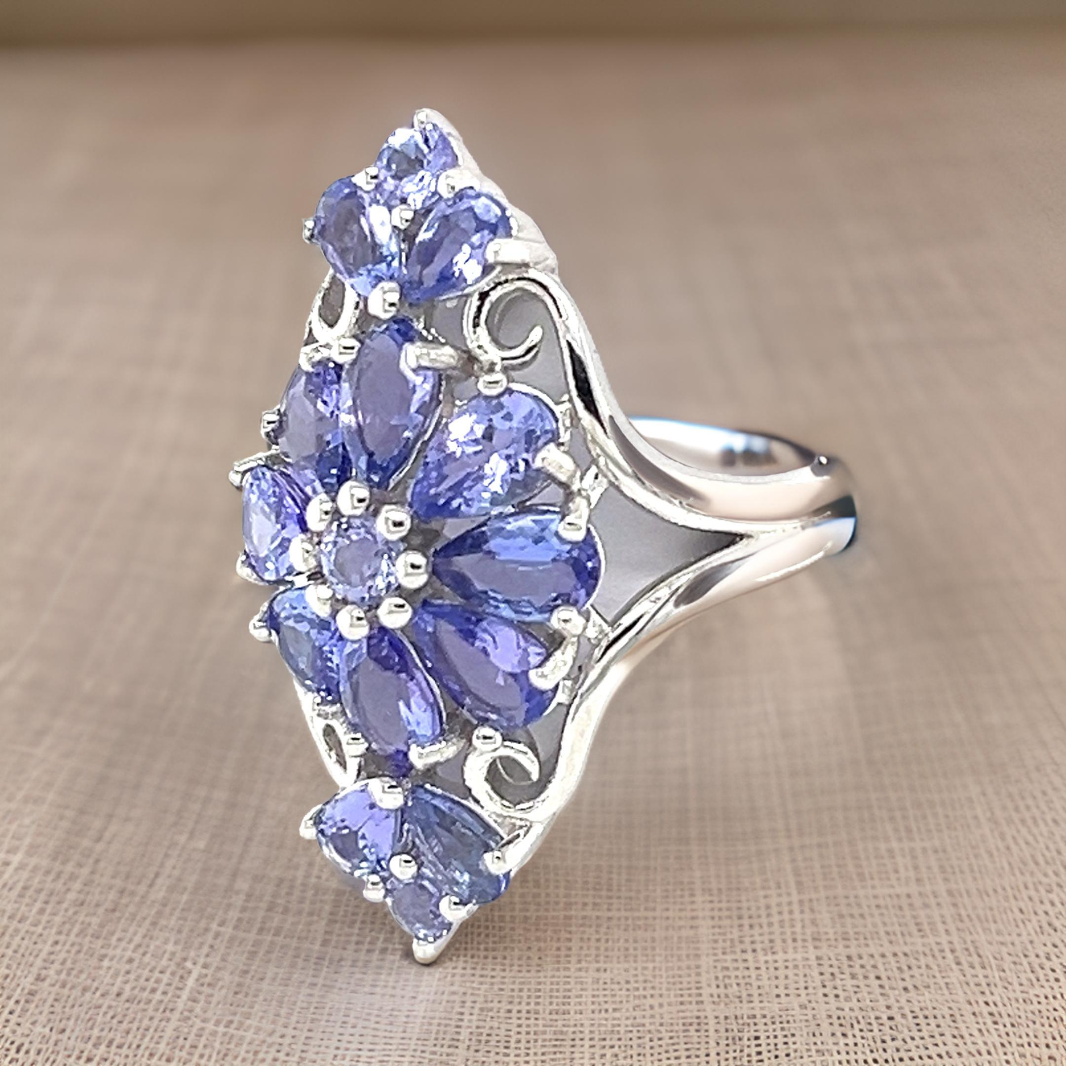 Anello a grappolo di tanzanite naturale Pietra di nascita di dicembre Gioielli in argento Sterling 925 In condizioni Nuovo in vendita a New York, NY