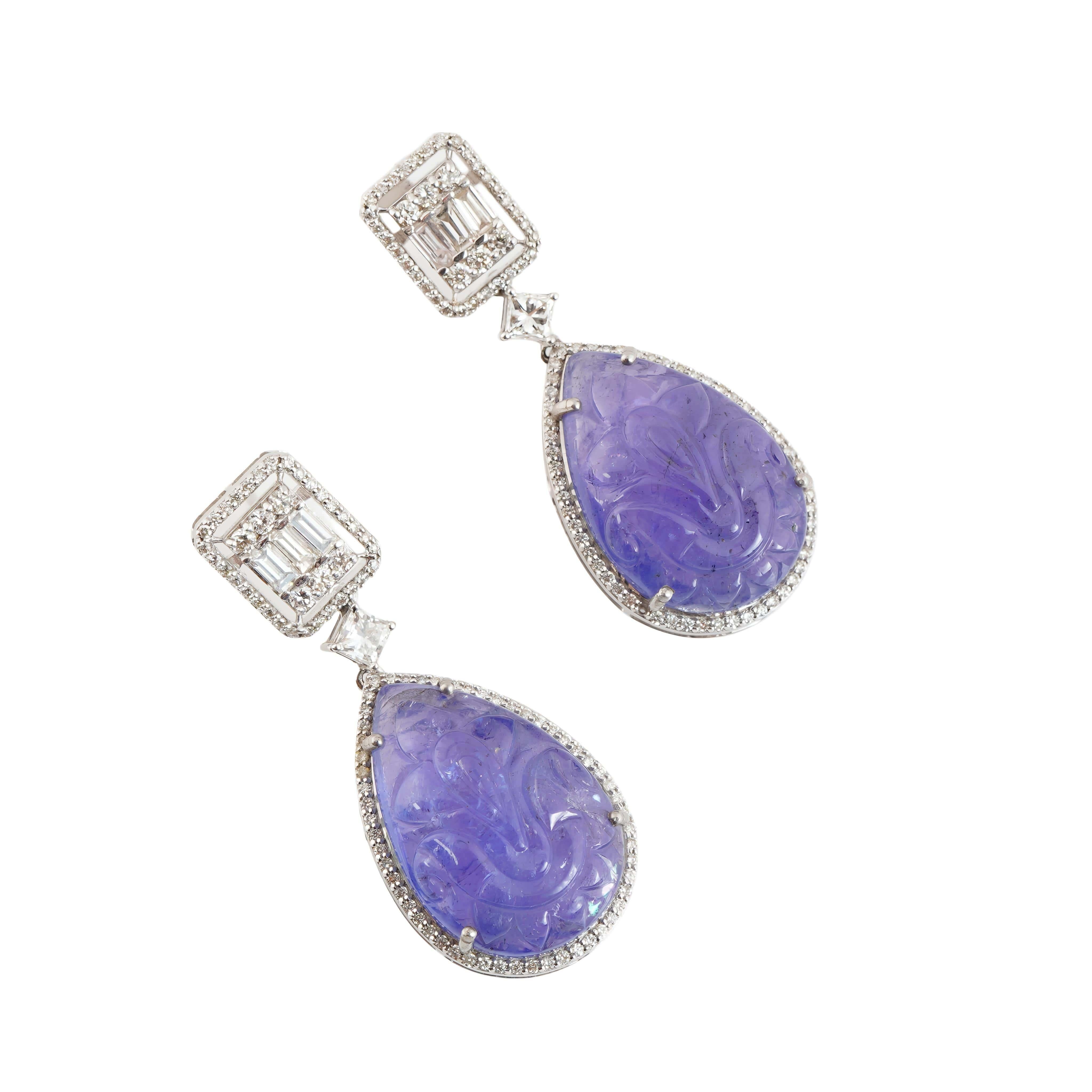 Mixed Cut Natural tanzanite diamond earring in 18k gold For Sale