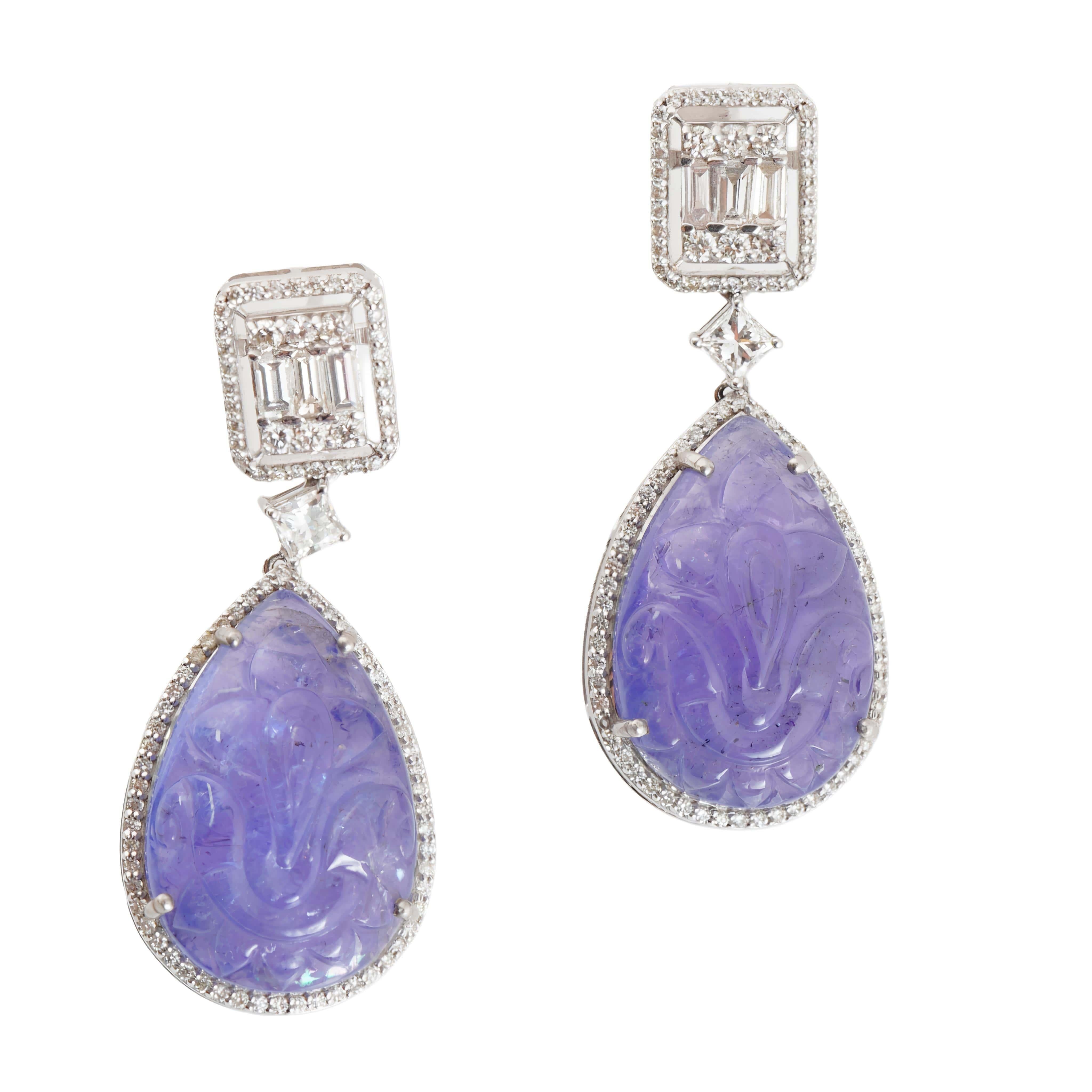 Natural tanzanite diamond earring in 18k gold In New Condition For Sale In New York, NY