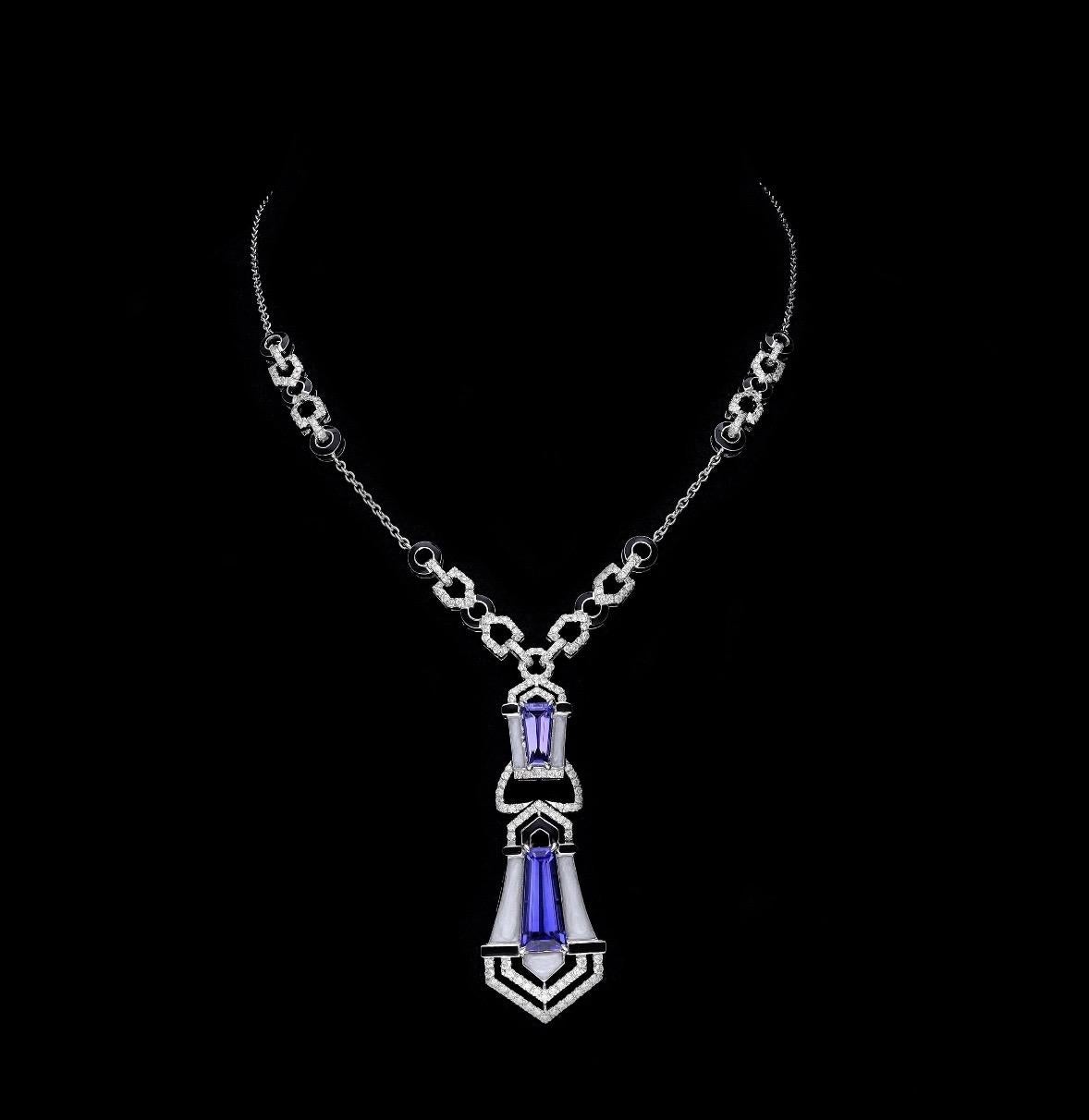 Collier en or 18k Tanzanite naturelle et diamant Pour femmes en vente