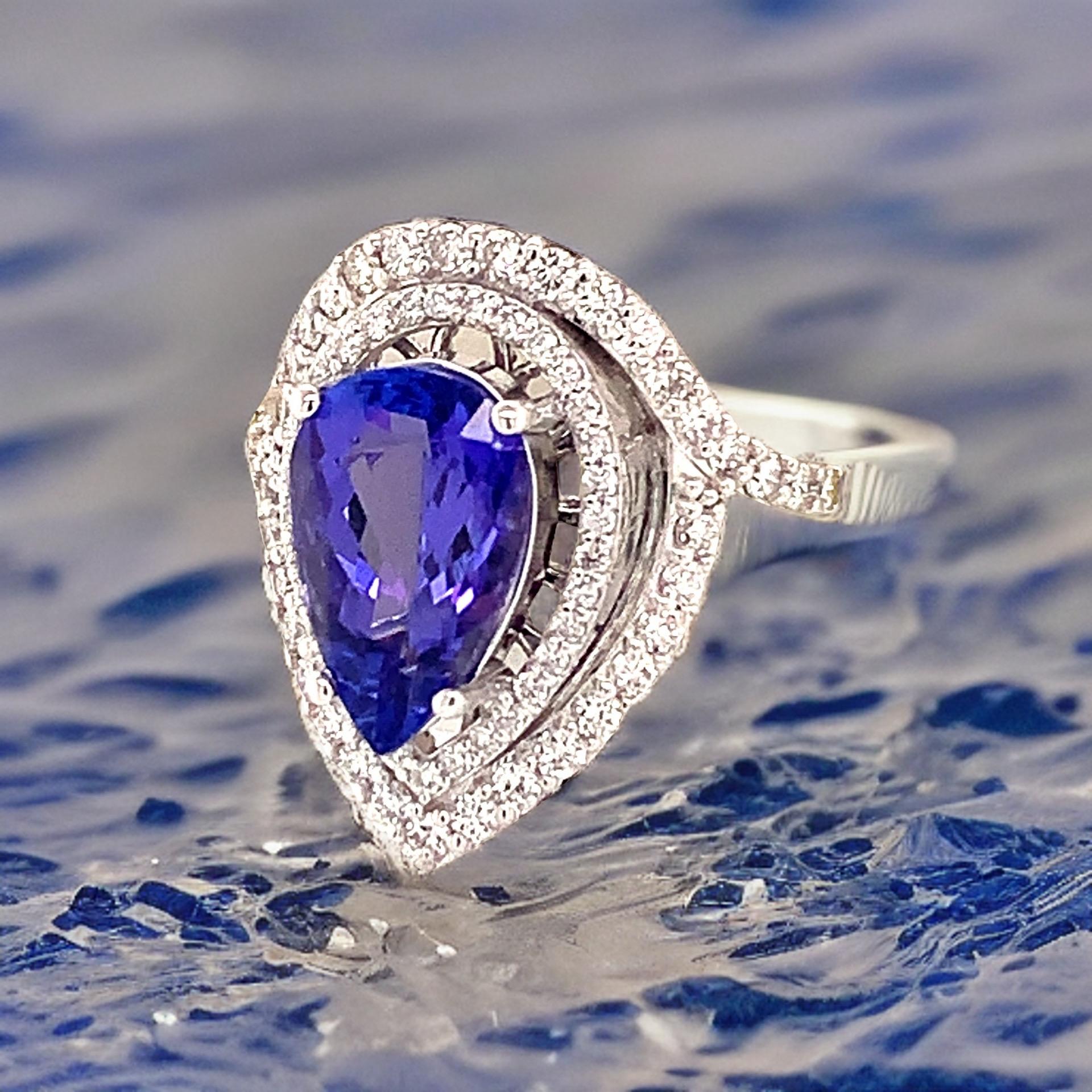 Natural Tanzanite Diamond Ring 14k Gold 4.54 TCW GIA Certified For Sale 4