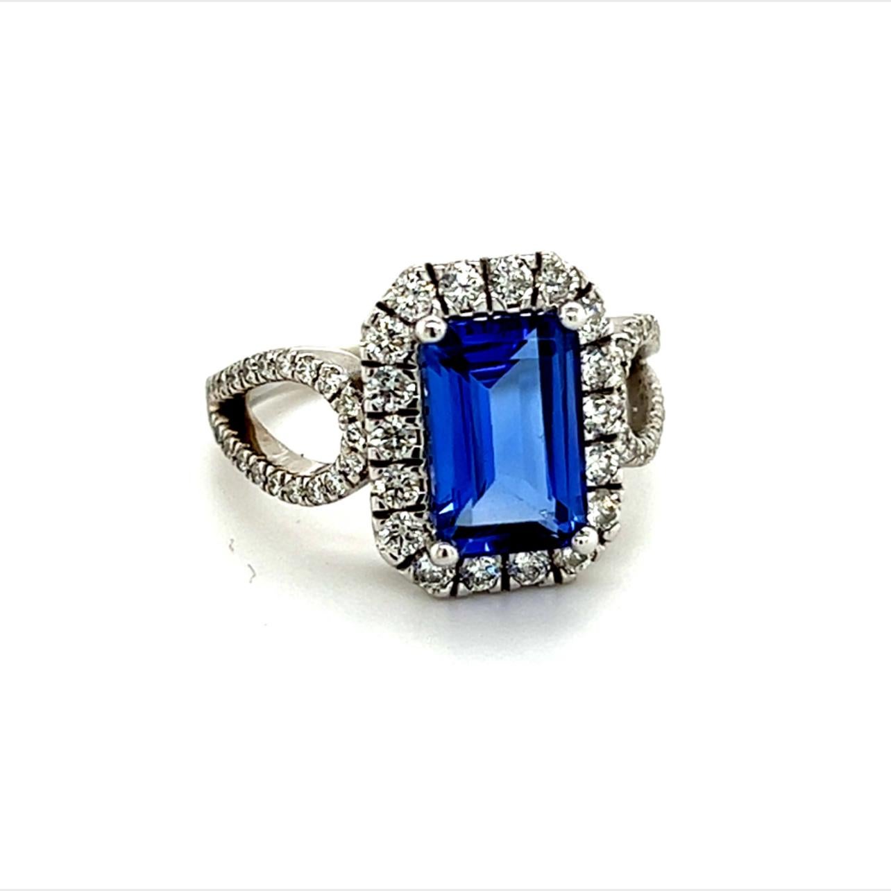 Bague en or 14 carats avec tanzanite naturelle certifiée 5,08 TCW 5,52 g en vente 5