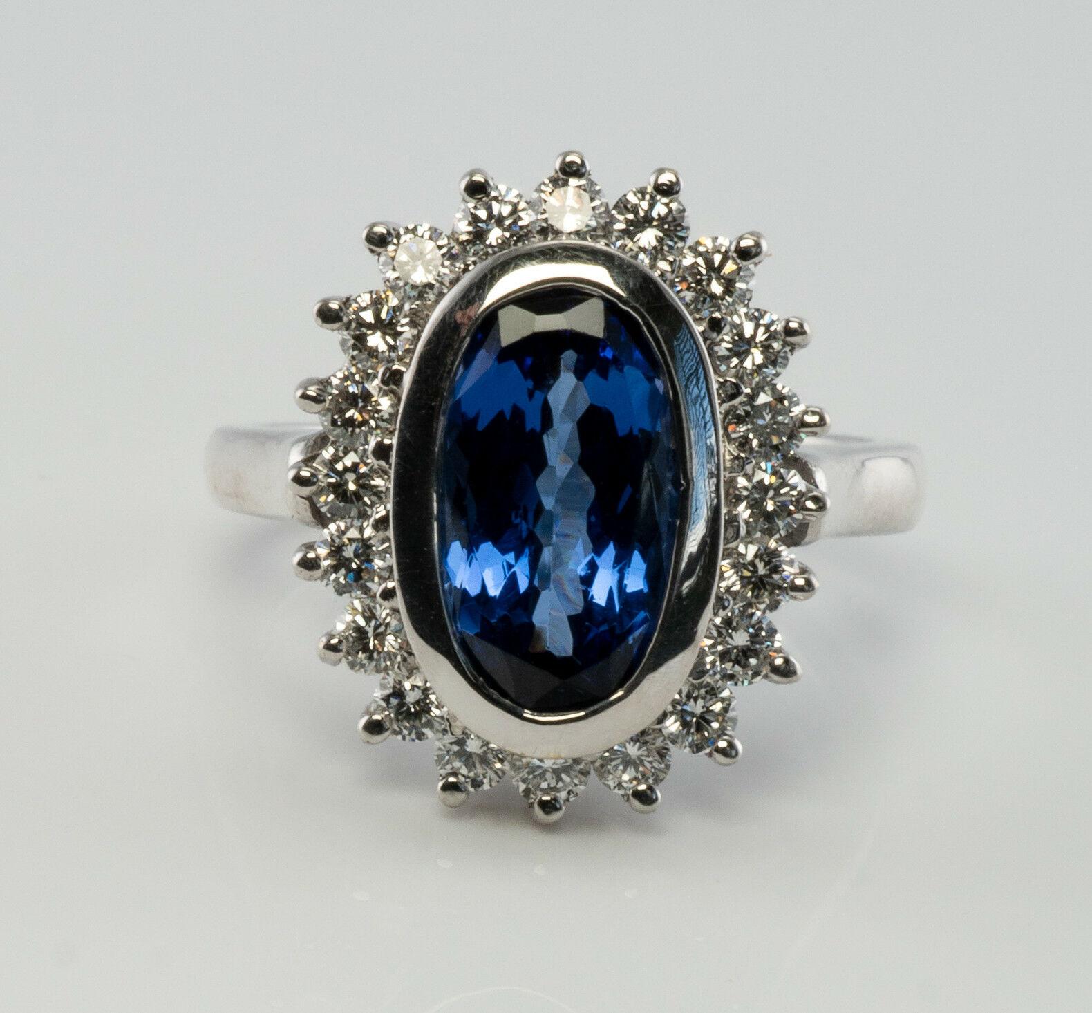 Ovaler natürlicher Tansanit-Diamantring aus 18 Karat Weißgold

Dieser wunderschöne Ring ist aus massivem 18-karätigem Weißgold gefertigt und mit echten Tansaniten und Diamanten aus dem Erdabbau besetzt. 
Der zentrale Edelstein misst 10,5 x 6 mm