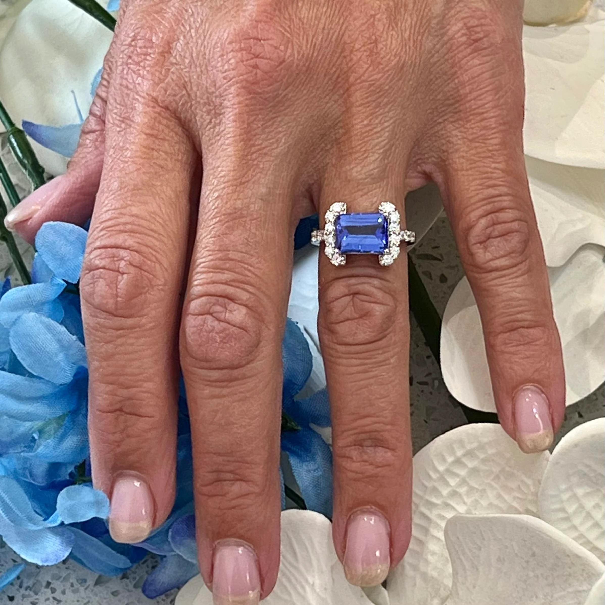 Anello con diamante naturale di tanzanite in oro 14k W 3,89 TCW certificato In condizioni Nuovo in vendita a Brooklyn, NY