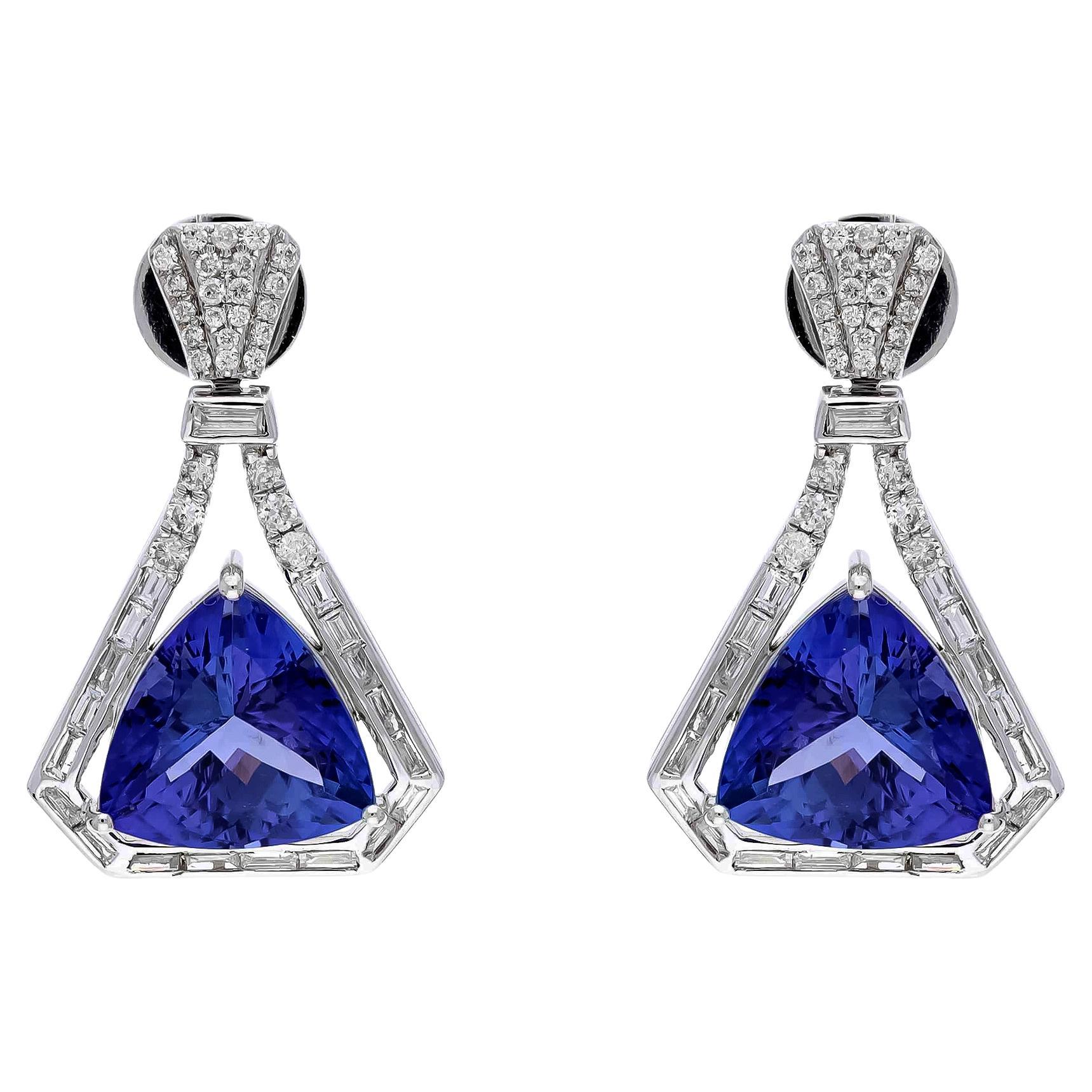 Natural Tanzanite earring with diamond in 18k gold For Sale