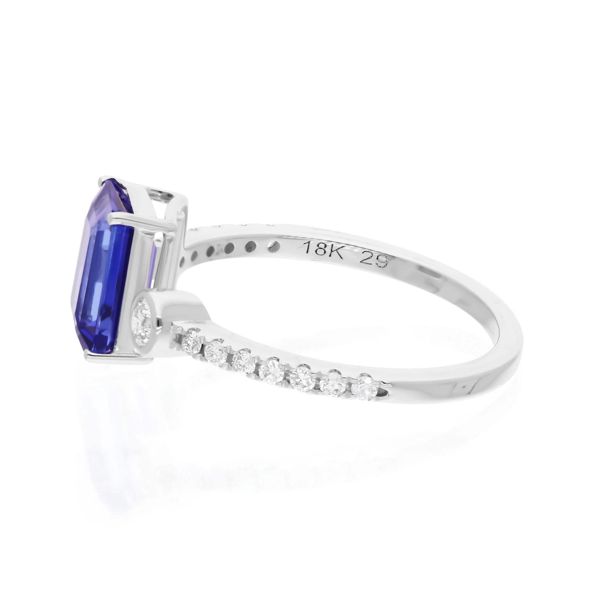 Realizzato in oro a 18 carati, questo squisito anello è impreziosito da una gemma tanzanite di 1,80 carati e da 0,23 carati di diamanti scintillanti.

L'anello è una misura 7 US e può essere ridimensionato in una misura più grande o più piccola su