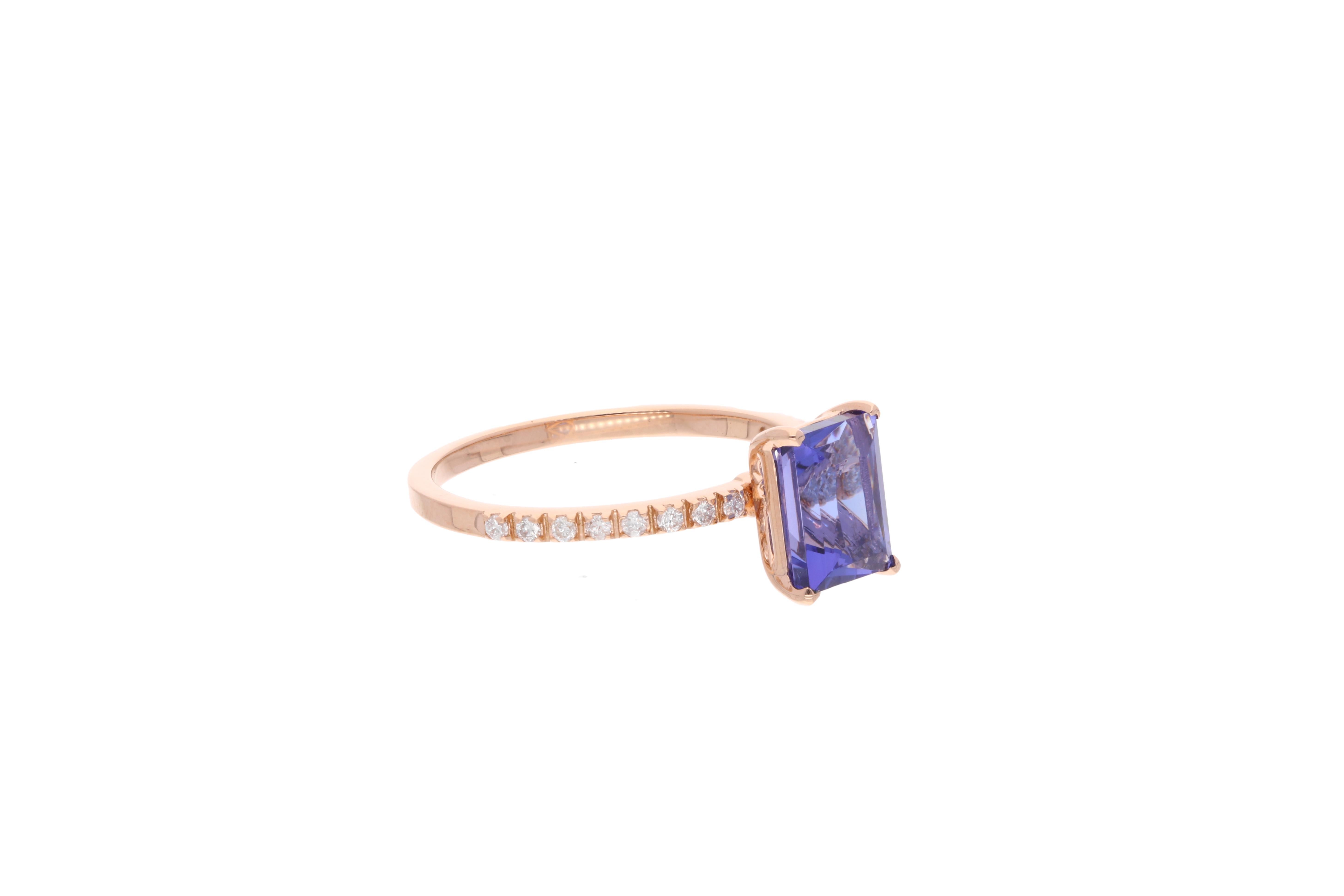 Donna Anello con gemma di tanzanite naturale di purezza SI e colore HI con diamante in oro rosa 14 carati in vendita