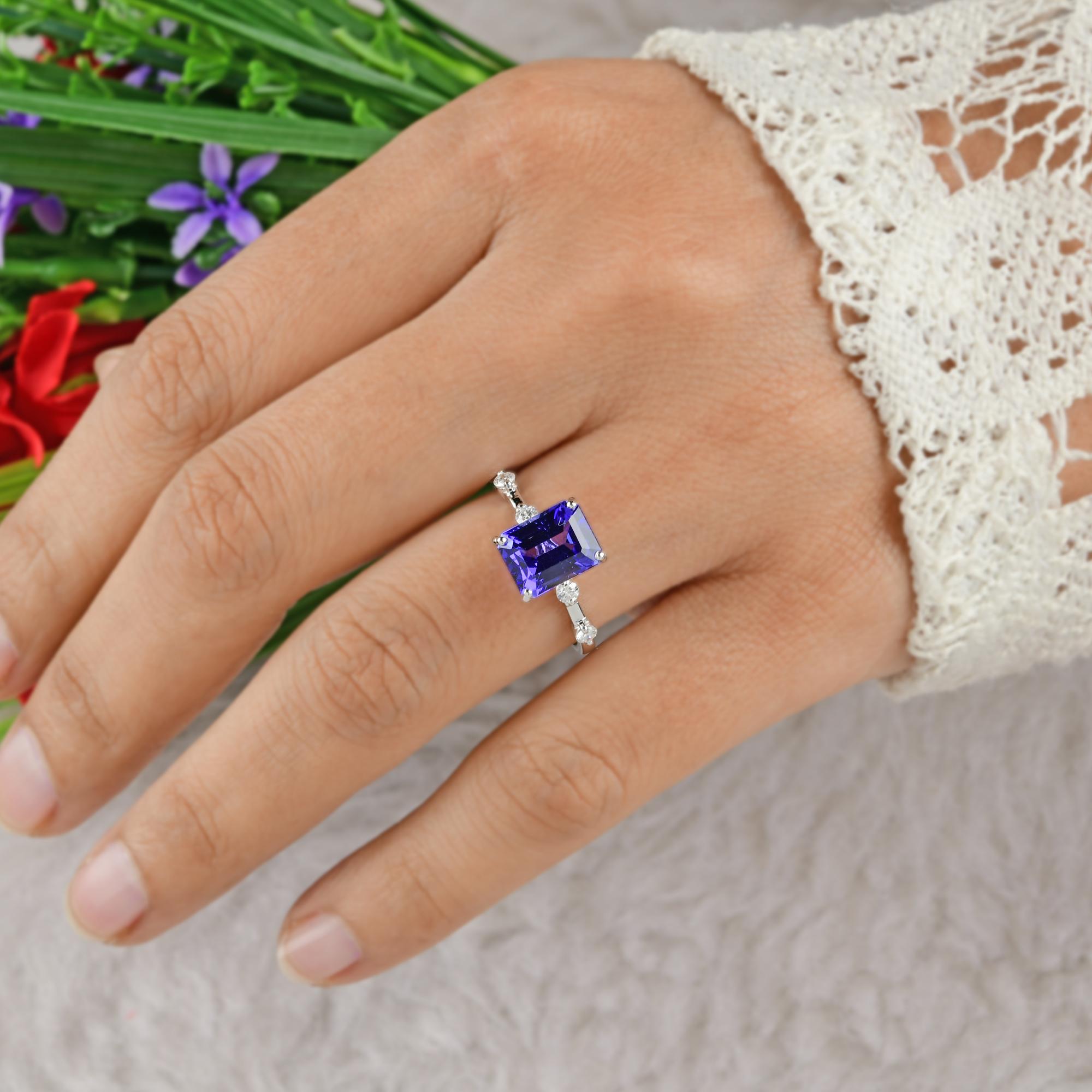 Women's Natural Tanzanite Gemstone Wedding Ring Diamond 18 Karat White Gold Fine Jewelry For Sale