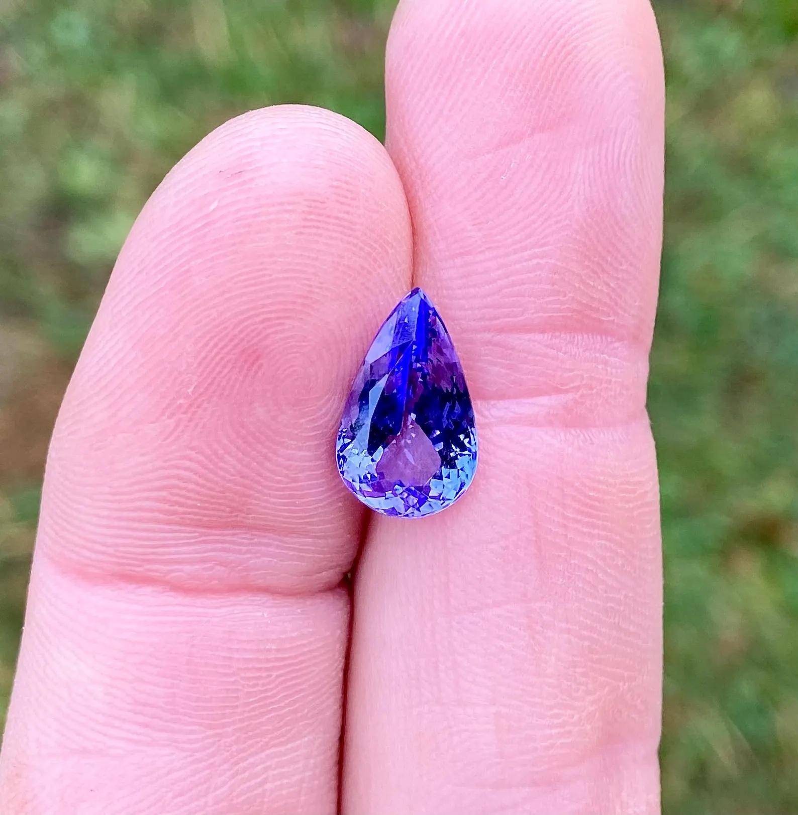 Natürlicher Tansanit-Edelstein

GFCO-zertifizierter Edelstein
Edelsteinfarbe: Violett-Blau
Edelstein-Typ: Tansanit
Größe des Edelsteins: 13,82x8,36x6,21 mm
Schnittnote: Sehr gut
Form des Edelsteins: Birnenschliff
Schaffung von Edelsteinen: