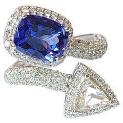 Natürlicher Tansanit & Diamant im Rosenschliff Toi et Moi Verlobungsring in 18 Karat Gold gefasst.