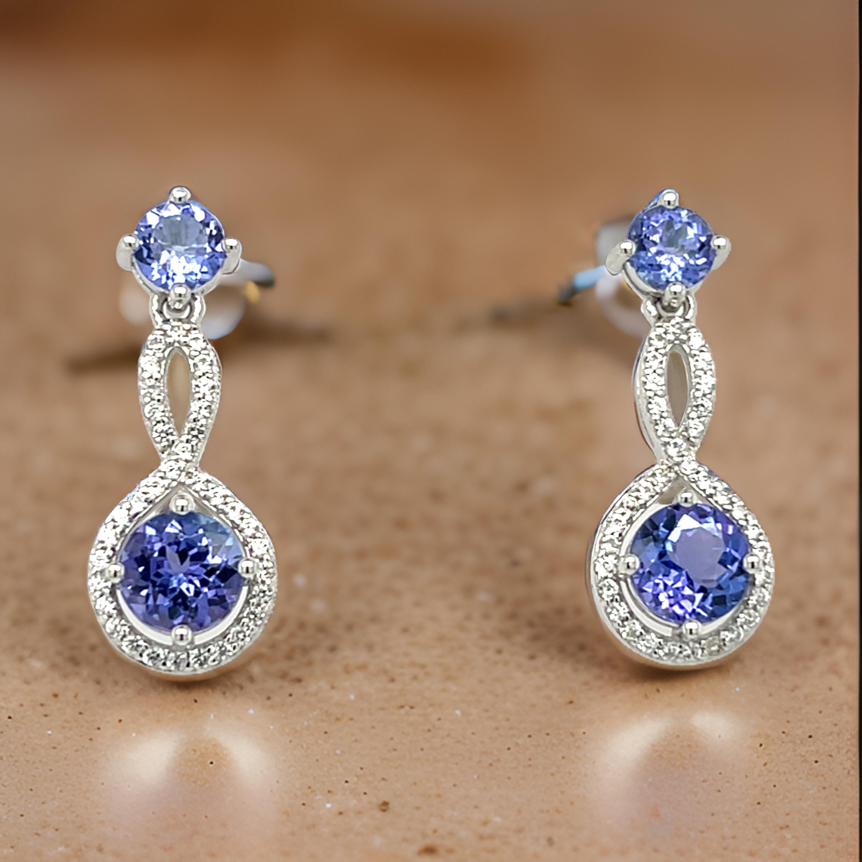 Orecchini con perno in tanzanite naturale in argento 925 Regalo da damigella per lei In condizioni Nuovo in vendita a New York, NY
