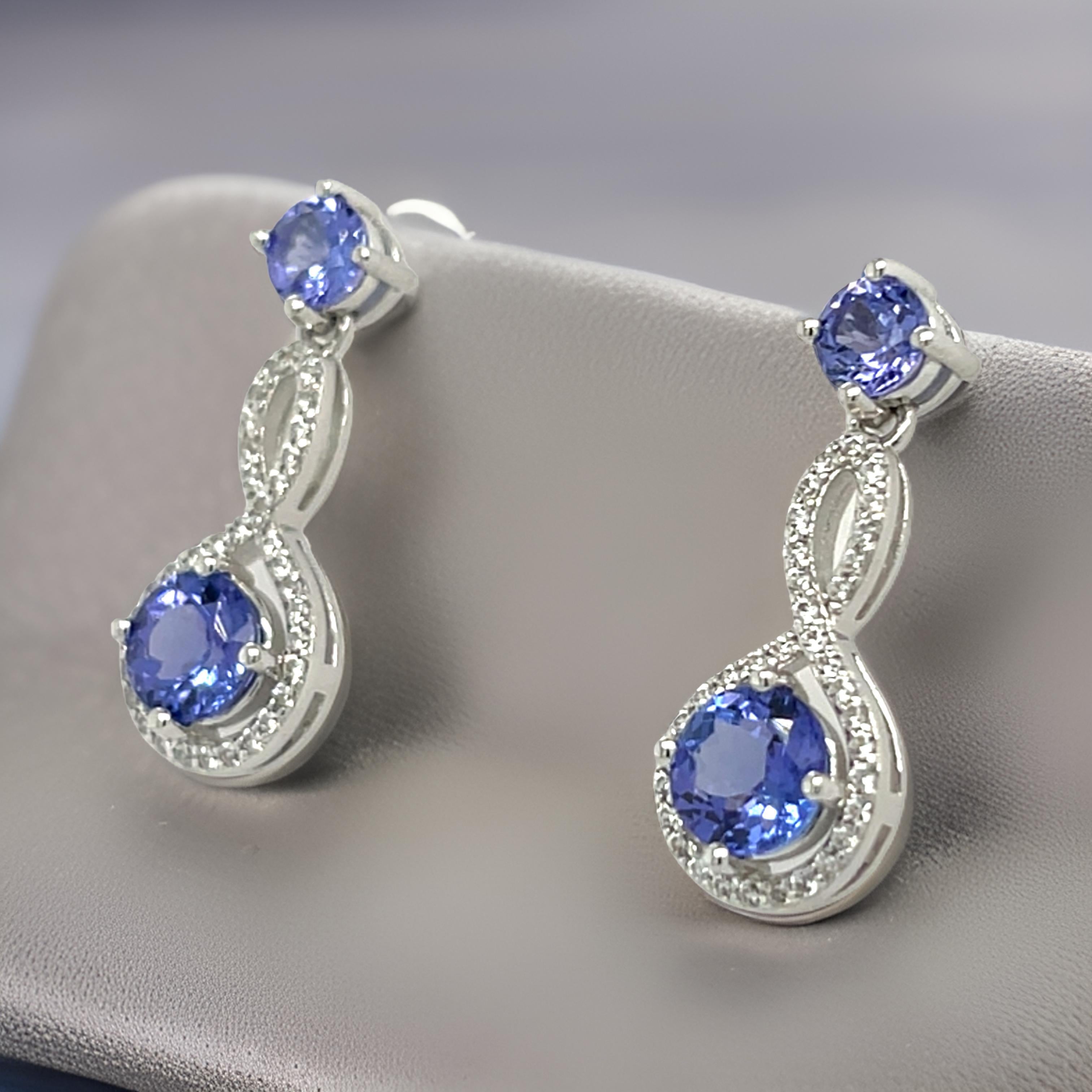Orecchini con perno in tanzanite naturale in argento 925 Regalo da damigella per lei in vendita 1