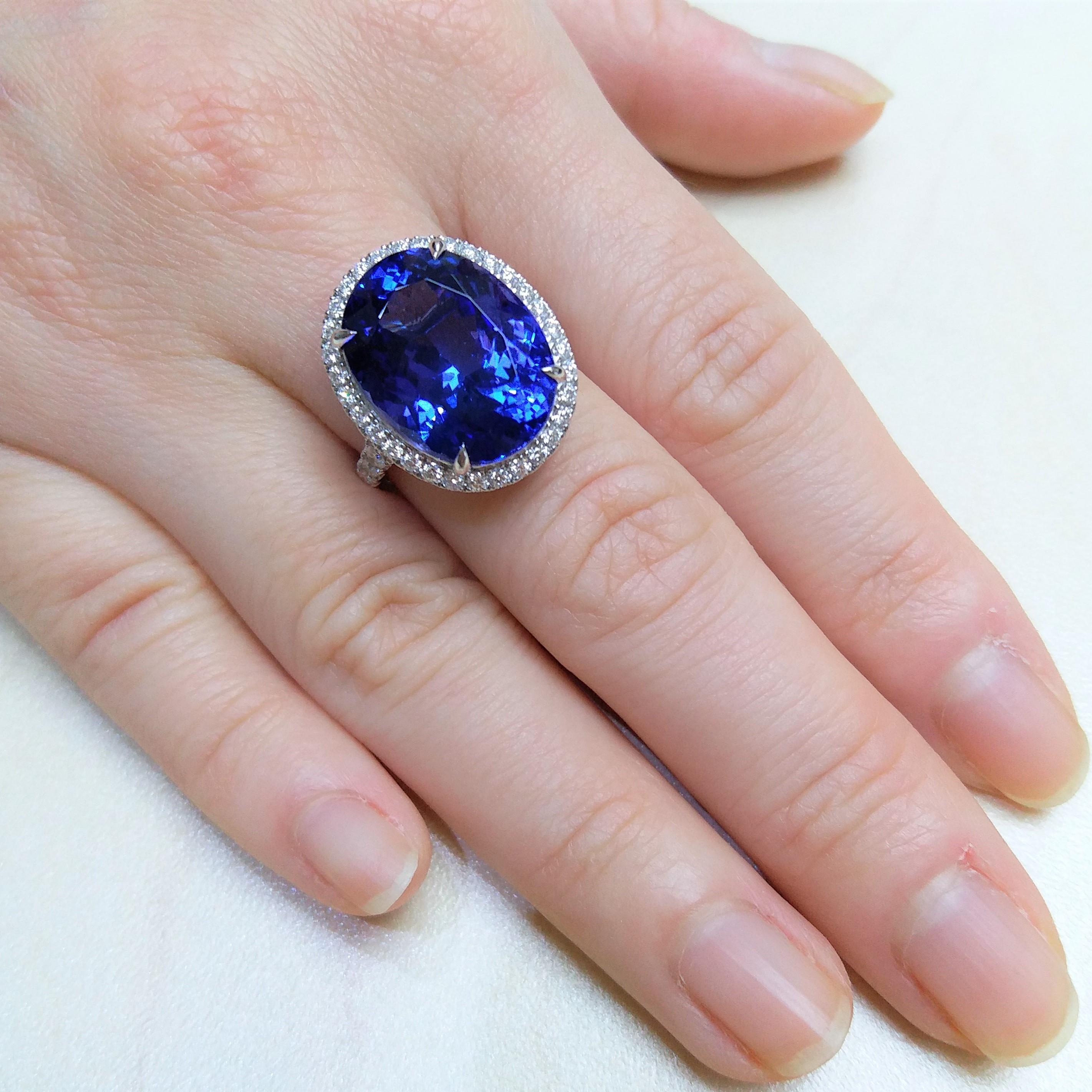 Natural Tanzanite White Diamond Platinum Engagement Ring In New Condition For Sale In Hong Kong, HK