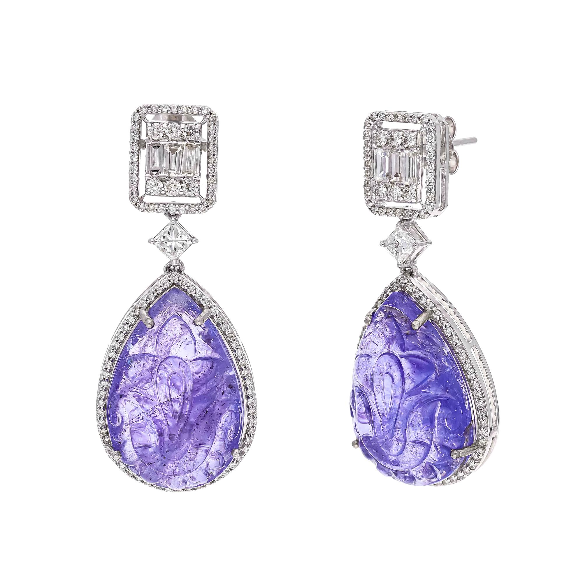 Natural Tanzenite Earring with 1.86 Cts Diamond & Tanzenite 35.40 Cts in 18k In New Condition For Sale In New York, NY