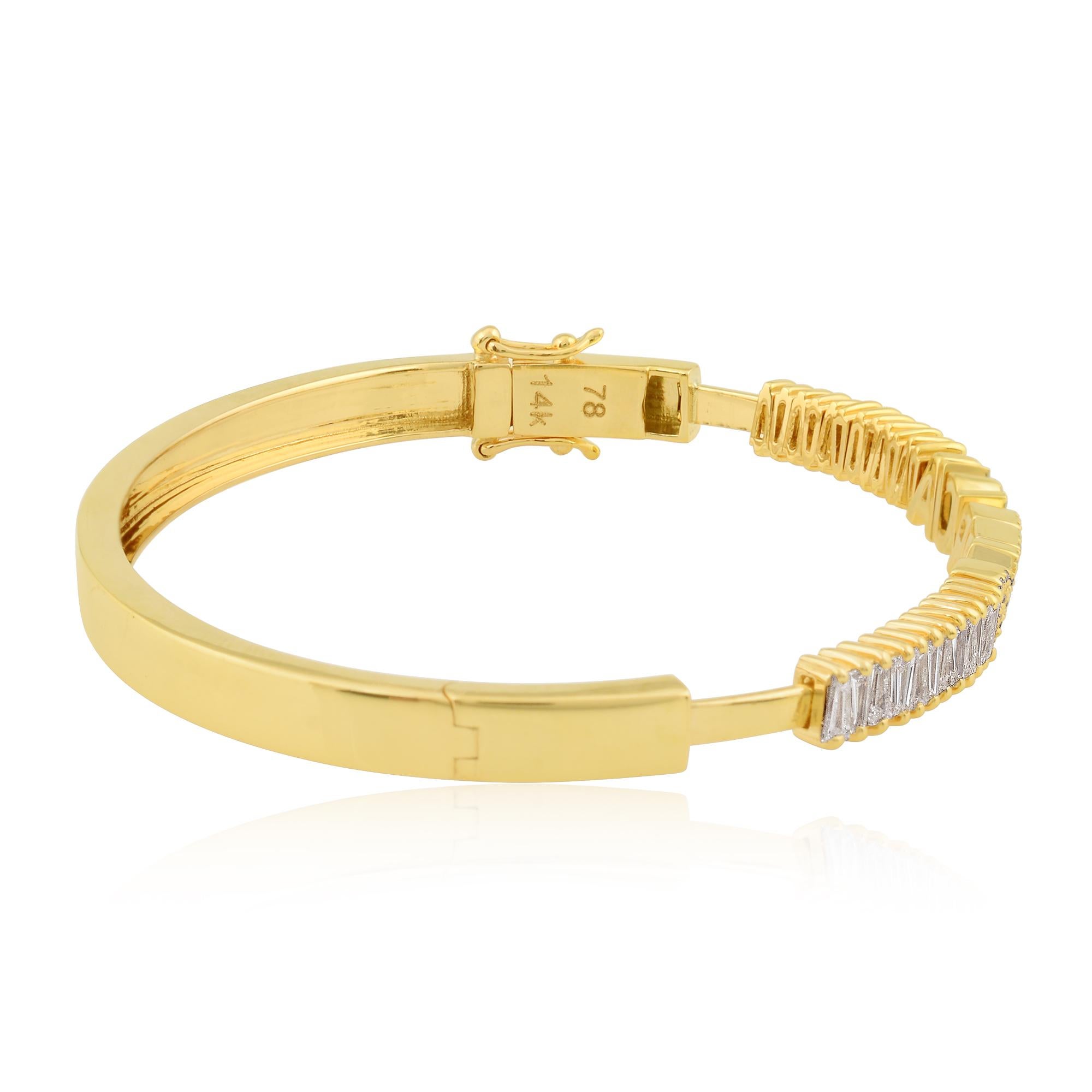 Moderne Bracelet nom en or jaune 18 carats effilé naturel de baguettes en vente
