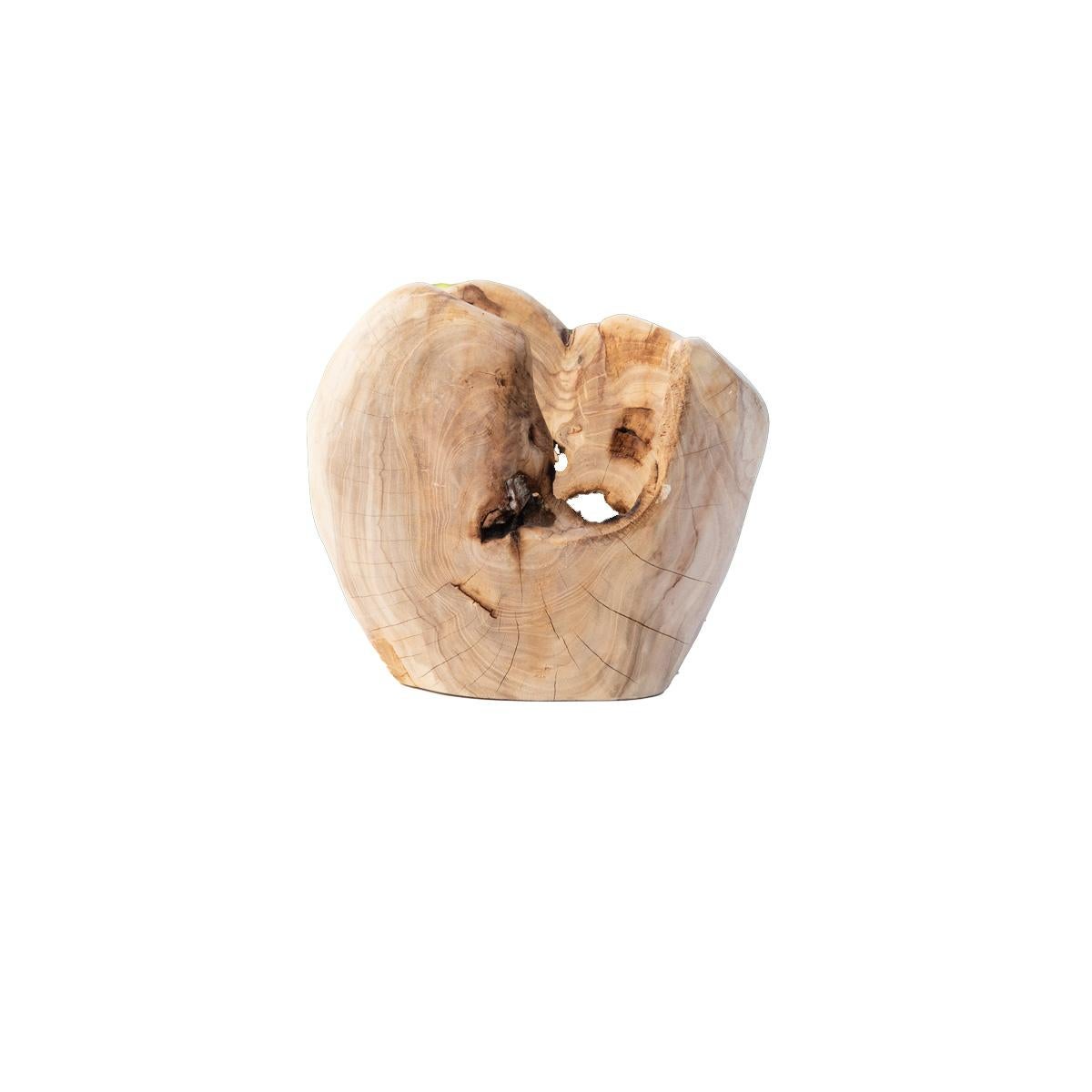 Bol en teck naturel

Le teck massif est coupé et façonné à la main pour créer un bol informel et organique mettant en valeur le grain naturel du bois. Chaque bol est totalement unique et exprime ses propres caractéristiques. 

Dimensions : 17