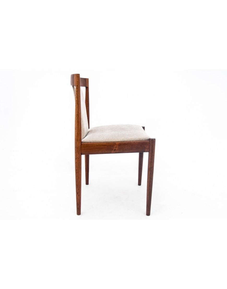 Chaises danoises fabriquées dans les années 1960.
En bois de teck
Meubles en très bon état, après une rénovation professionnelle.
Dimensions : hauteur 78 cm / hauteur d'assise 45 cm / largeur 48 cm / profondeur 52 cm
