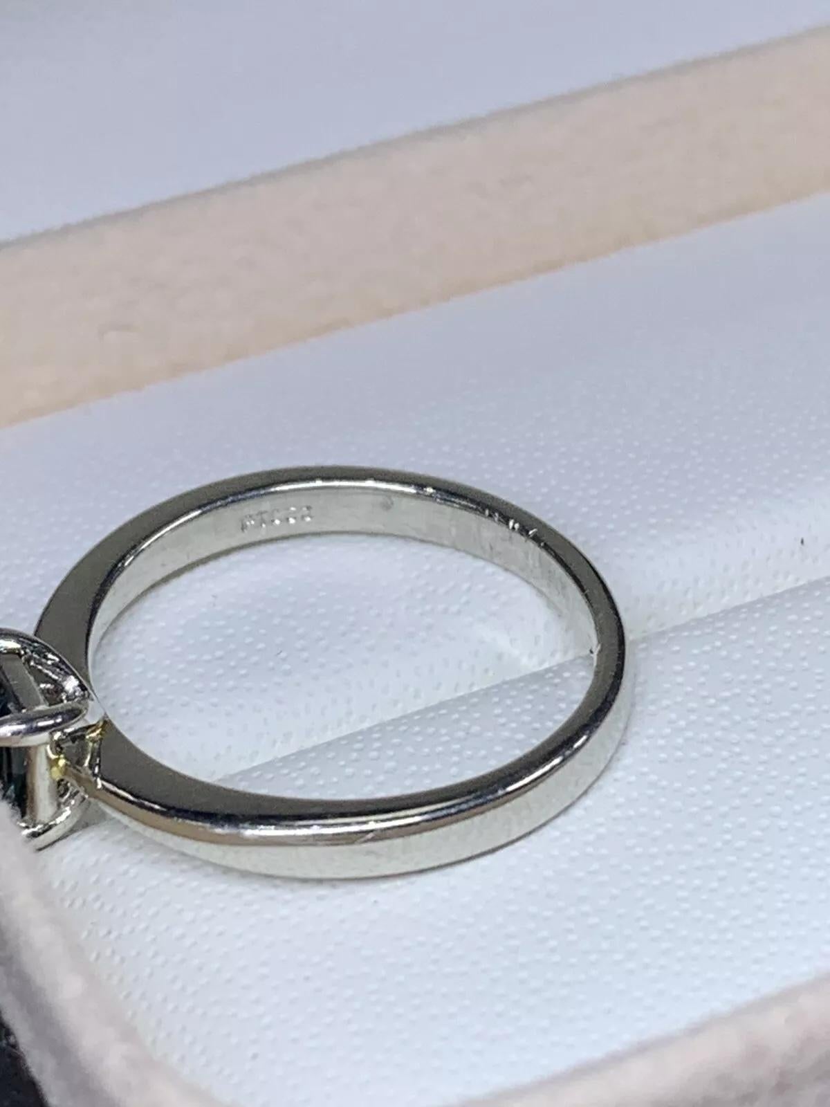 Saphir sarcelle naturel de belle couleur vert bleuté en forme de coussin en blanc 18 carats Unisexe en vente