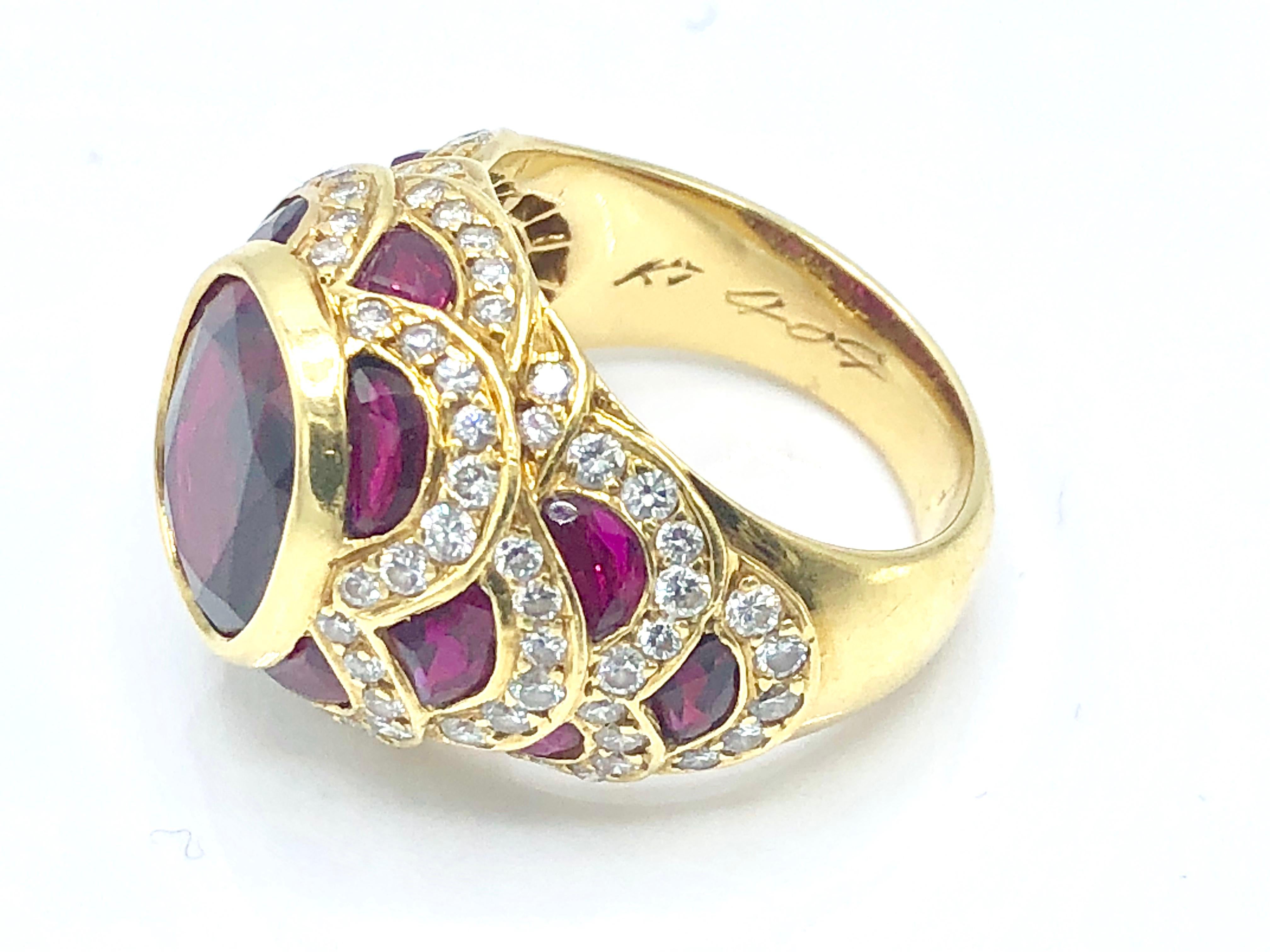 18 Karat Yellow Gold Natural Thai Ruby and Diamond Cocktail Ring In New Condition For Sale In Principaute De Monaco, MC
