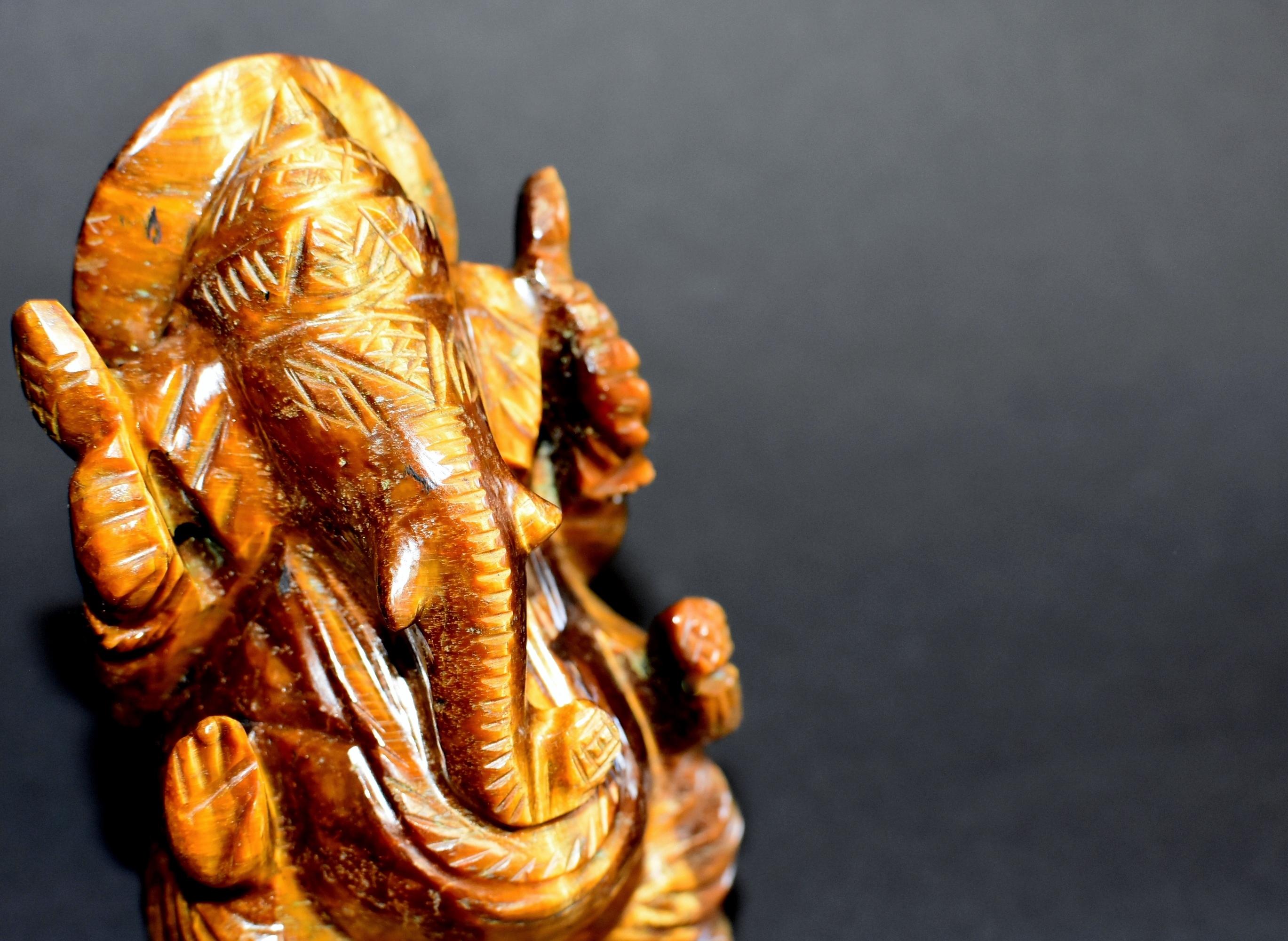 Natural Tiger's Eye Ganesh Statue 1 lb In Excellent Condition In Somis, CA