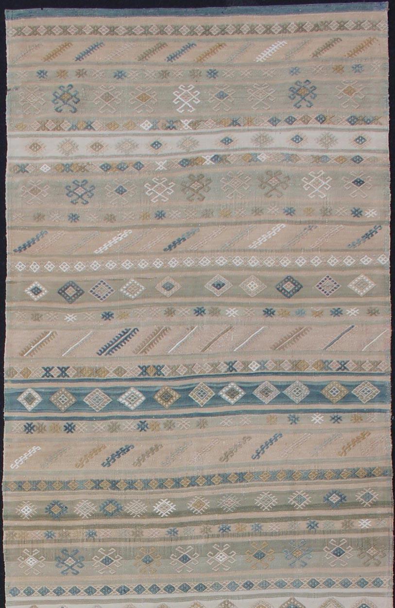 Natural-Toned Turkish Flat-Weave Kilim with Geometric Stripes In Good Condition For Sale In Atlanta, GA
