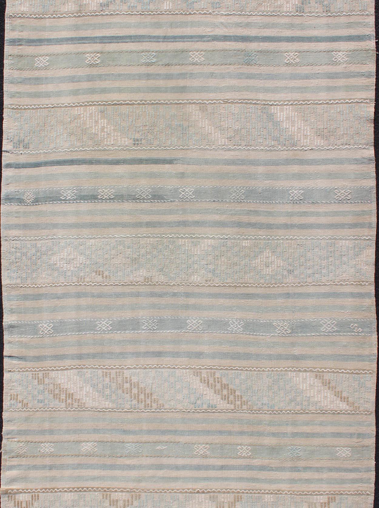 Natural-Toned Turkish Flat-Weave Kilim with Geometric Stripes Tan and Seafoam In Good Condition For Sale In Atlanta, GA