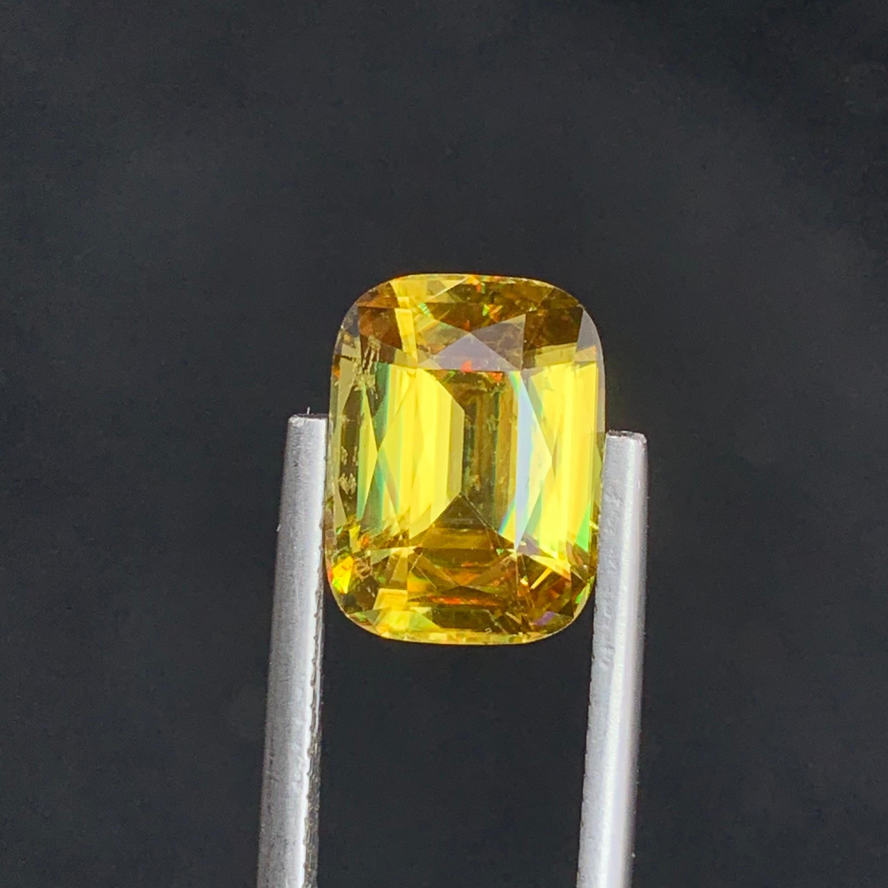 Natural Top AAA Quality 5.45 Carat Fire Sphene Titanite Cushion Shape Gem Ring In New Condition For Sale In Peshawar, PK