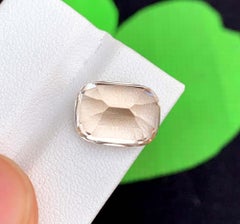 Natürlicher Topas-Edelstein: 10.90 Karat im Kissenschliff aus Pakistan