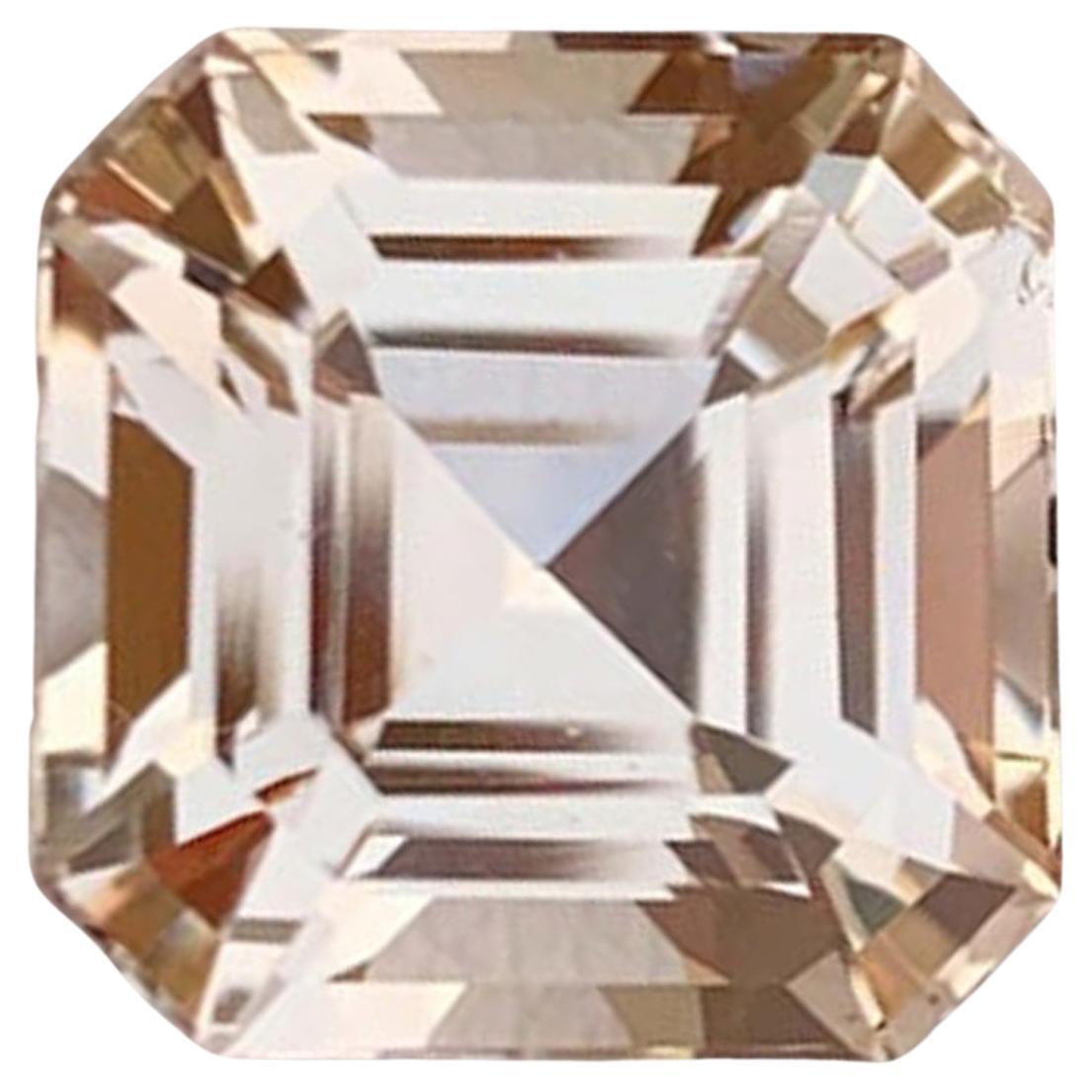 Topacio natural: 13.85 quilates talla Asscher de Pakistán