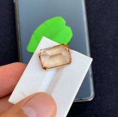 Topaze Naturelle : 20.50 Carat Emerald Cut From Pakistan