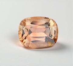 Natürlicher Topas Edelstein: 4,070 Karat Facettierter Kissenschliff, November Geburtsstein