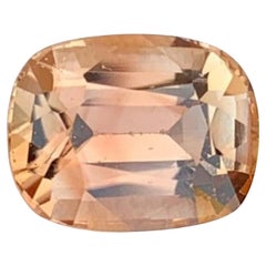 Natürlicher Topas Edelstein: 4,070 Karat Facettierter Kissenschliff, November Geburtsstein