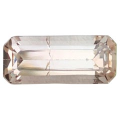 Topaze Naturelle : 6.61 Carat Emeraude à facettes du Pakistan