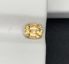 Topaze naturelle : Taille coussin doré, pierre de naissance du mois de novembre (1.11 Ct)